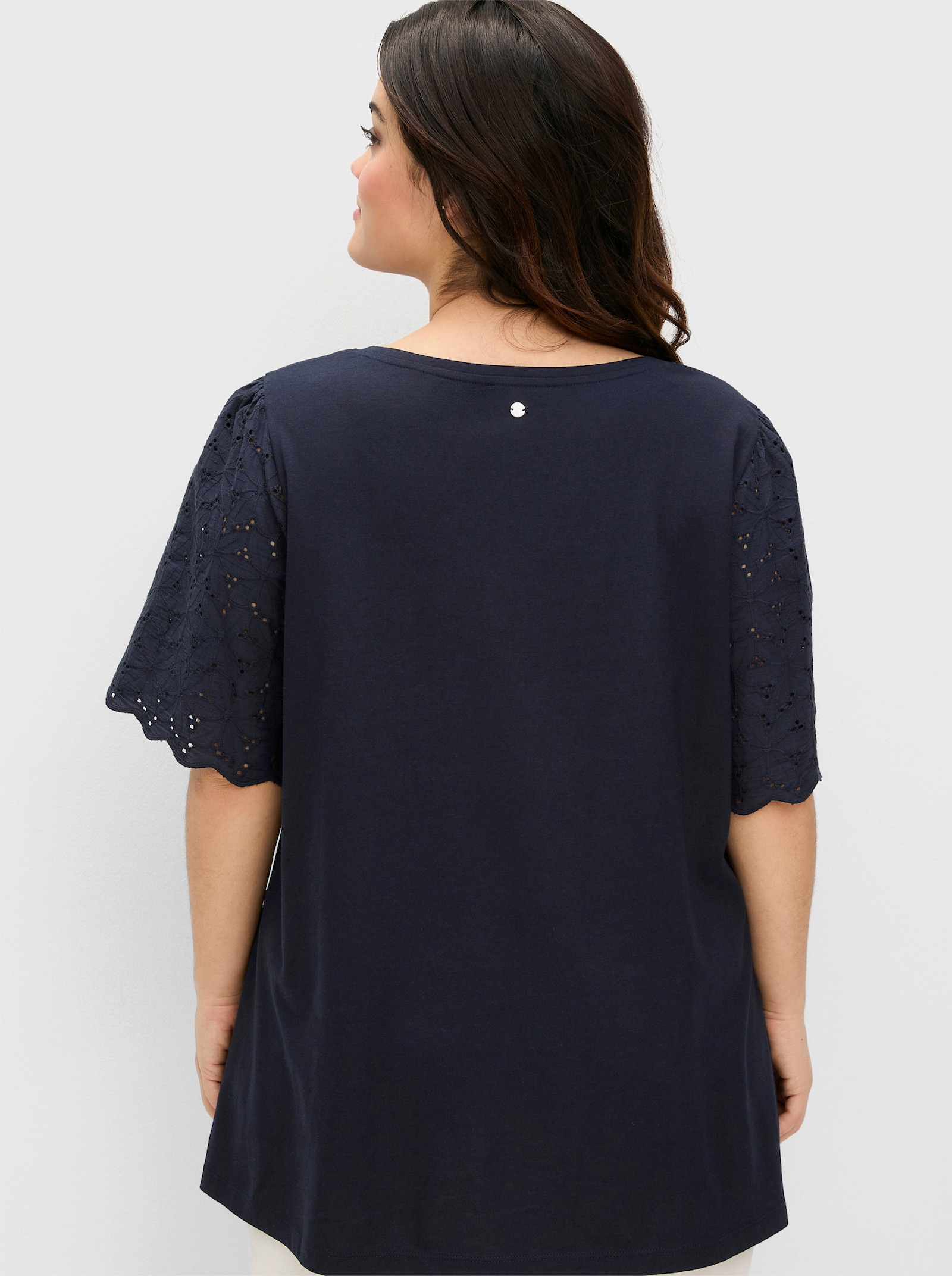 sheego Rundhalsshirt mit Flügelärmeln. leichte A-Linie - tiefblau