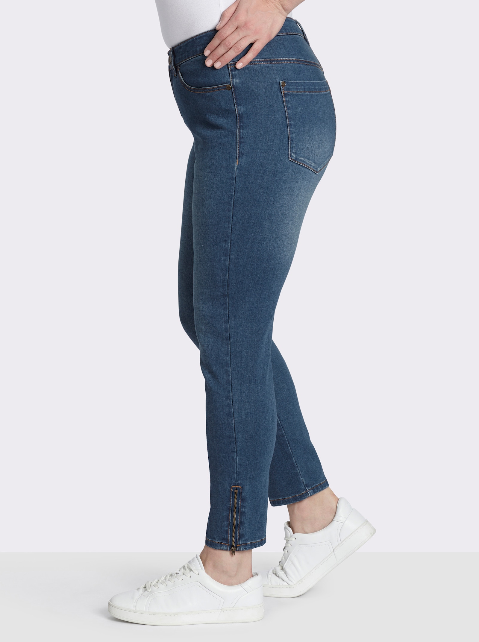 sheego Stretch-Jeans mit Zipper am Saum - blue-stone-washed