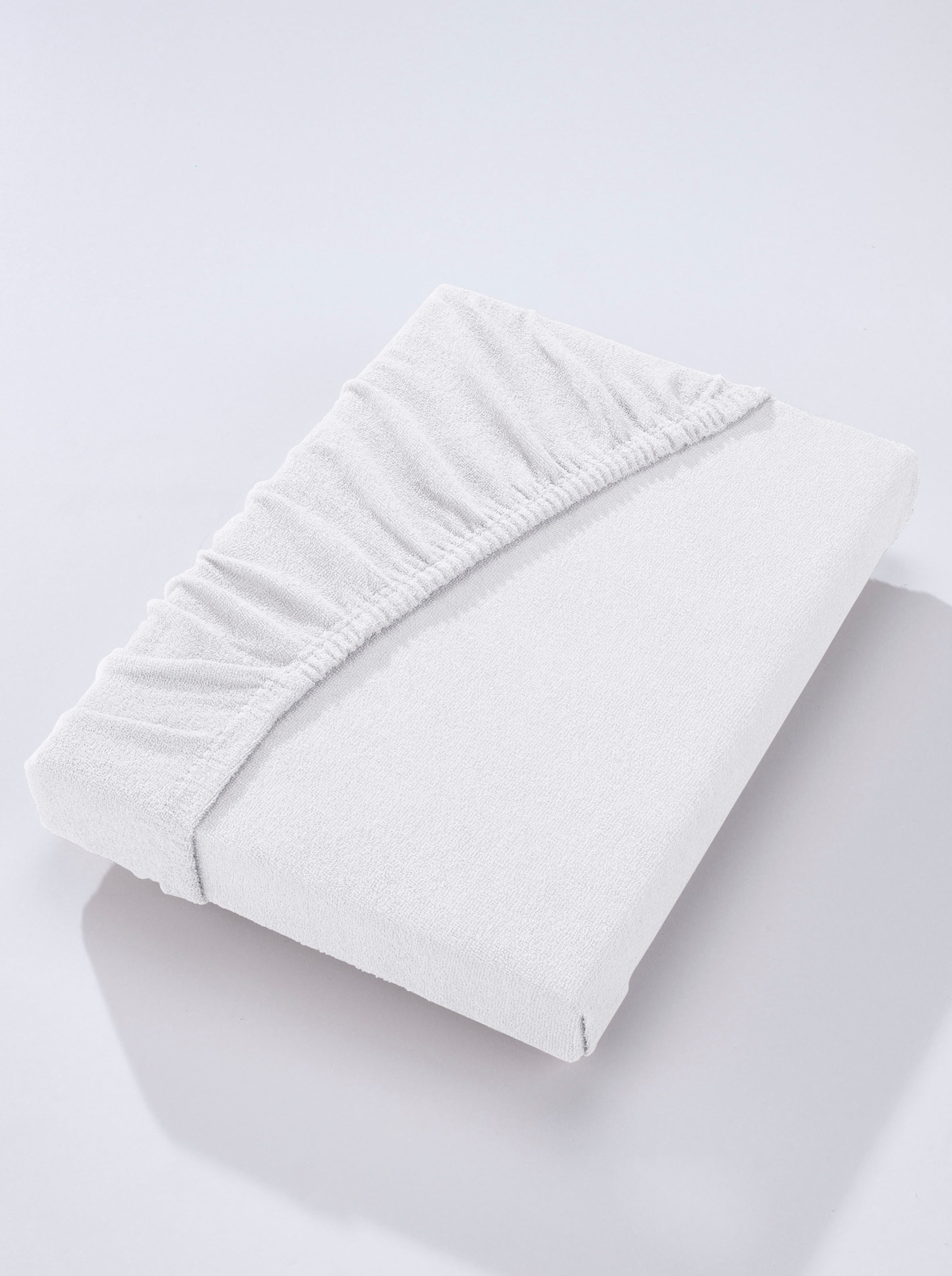 Tisch Bett günstig Kaufen-Spannbetttuch in weiß von Biberna. Spannbetttuch in weiß von Biberna <![CDATA[Spannbetttuch in elastischer, bügelfreier und extrem strapazierfähiger Frottee-Stretch-Qualität. Sowohl in Überlänge und Überbreite als auch in 2 französischen 
