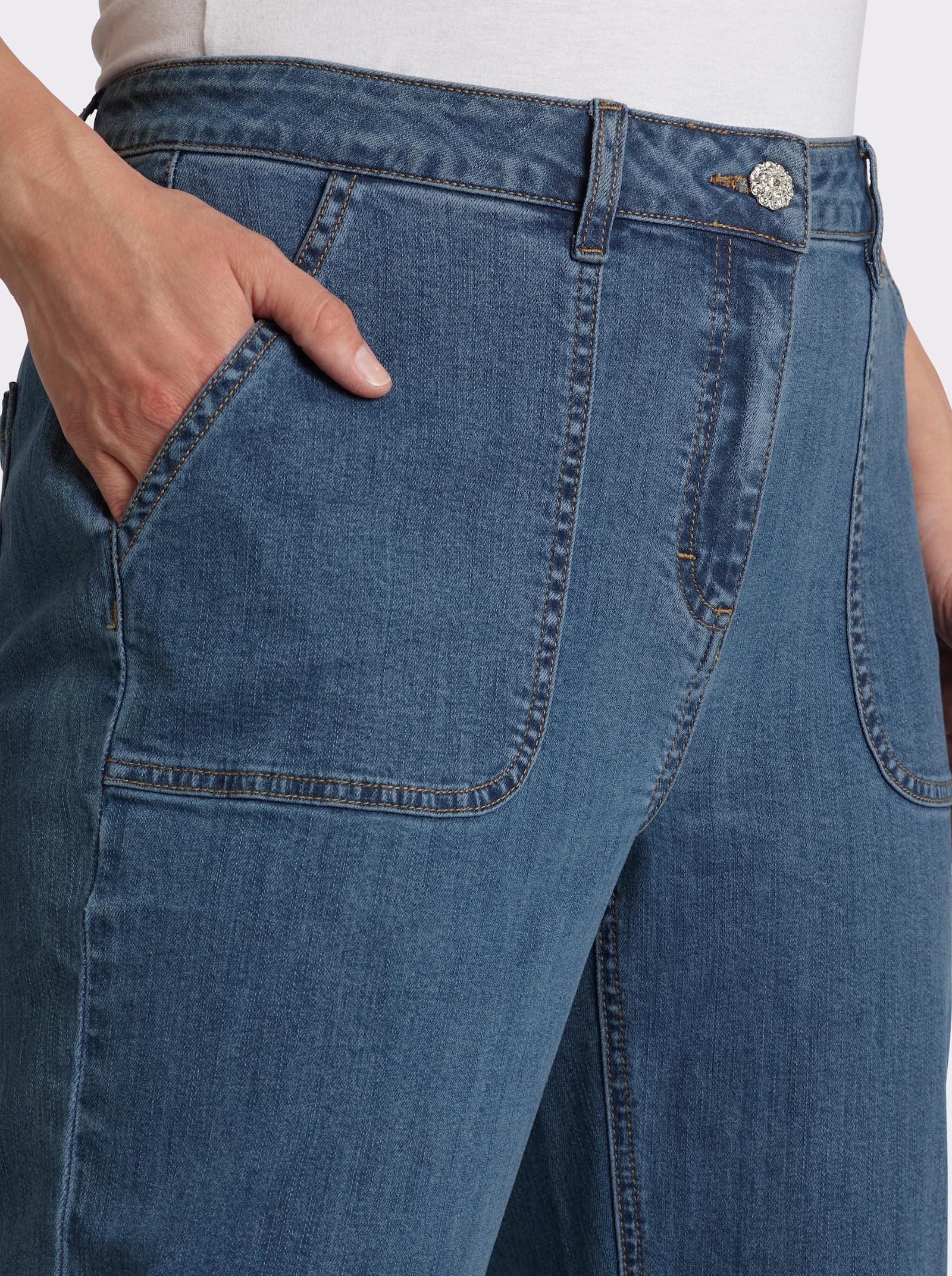sheego 7/8-Jeans mit Stickereien und Strass am Saum - blue-stone-washed