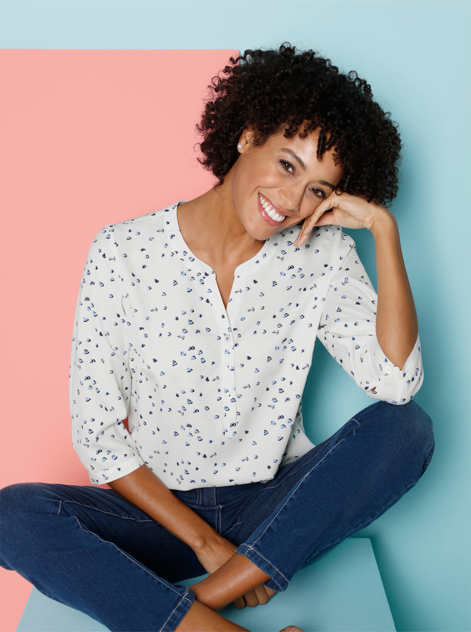 Comfortabele blouse met 3/4-mouwen - ecru/marine geprint