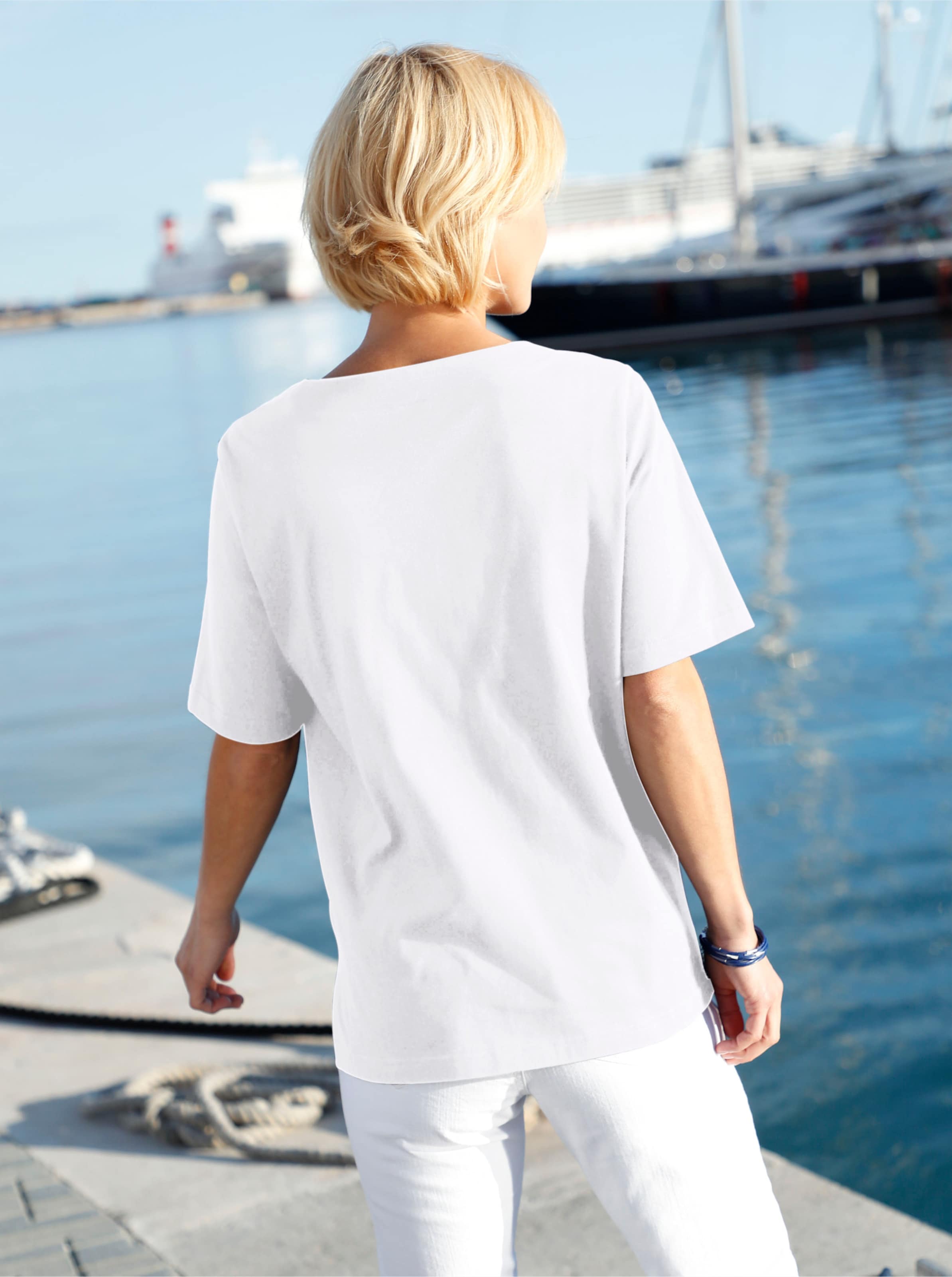 Shirt Kurzarm günstig Kaufen-Kurzarmshirt in weiß von heine. Kurzarmshirt in weiß von heine <![CDATA[Shirt mit Muscheldruck vorne. Seitenschlitze.]]>. 
