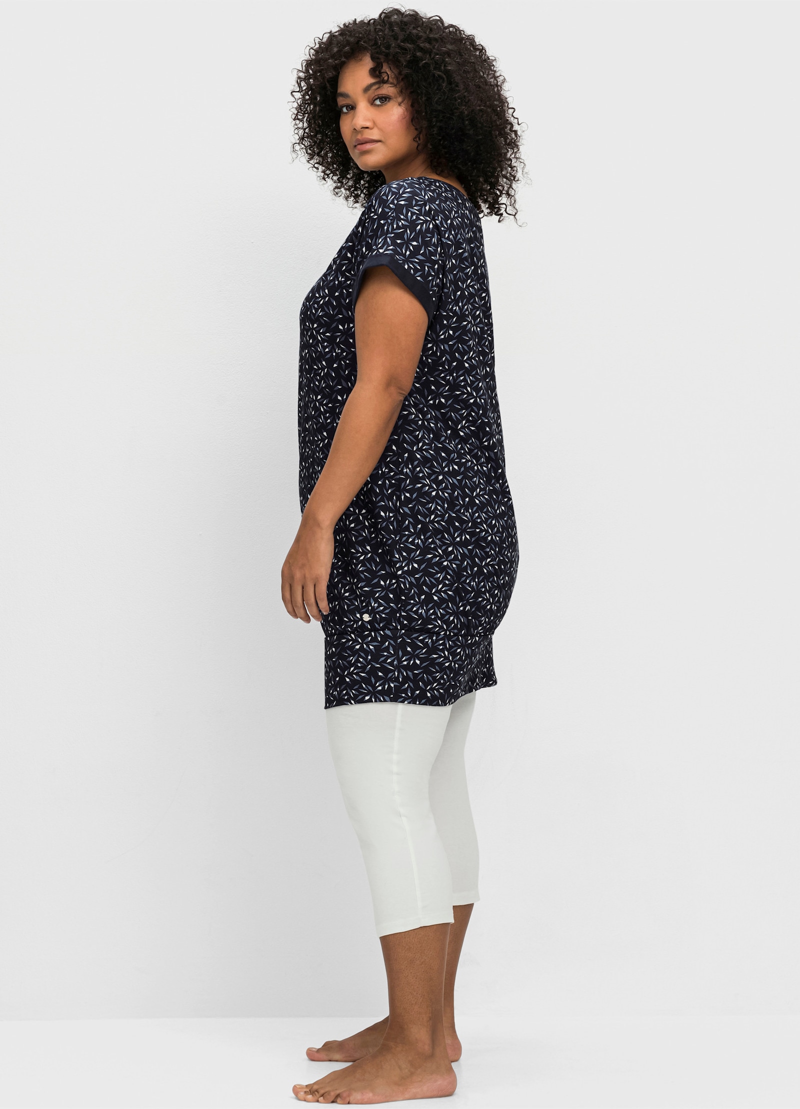 sheego Freizeitkleid mit Alloverdruck und breitem Saum - marine bedruckt