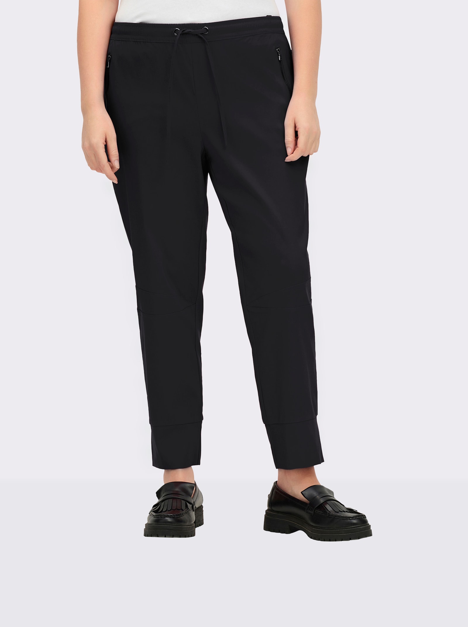 Jogg Pants mit Passformsattel hinten - schwarz