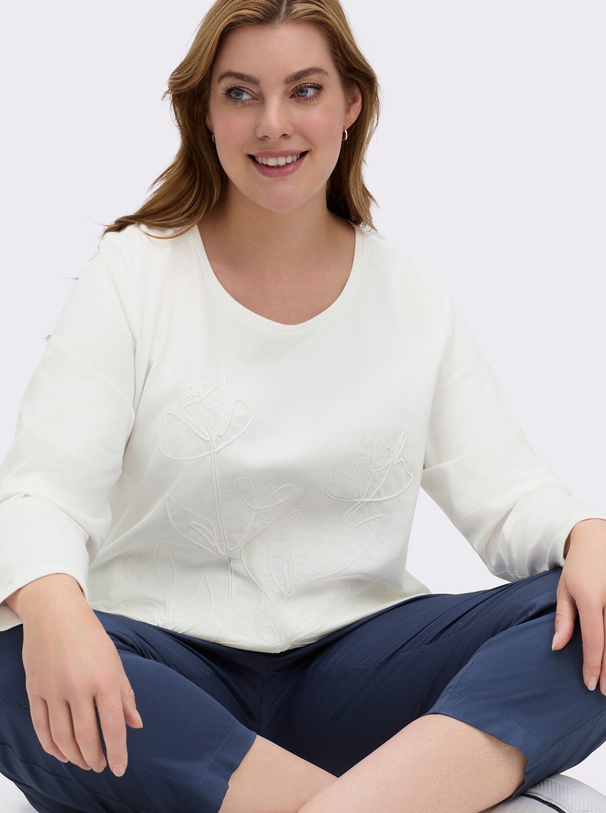 Rundhalsshirt mit Kordel-Stickerei - ecru