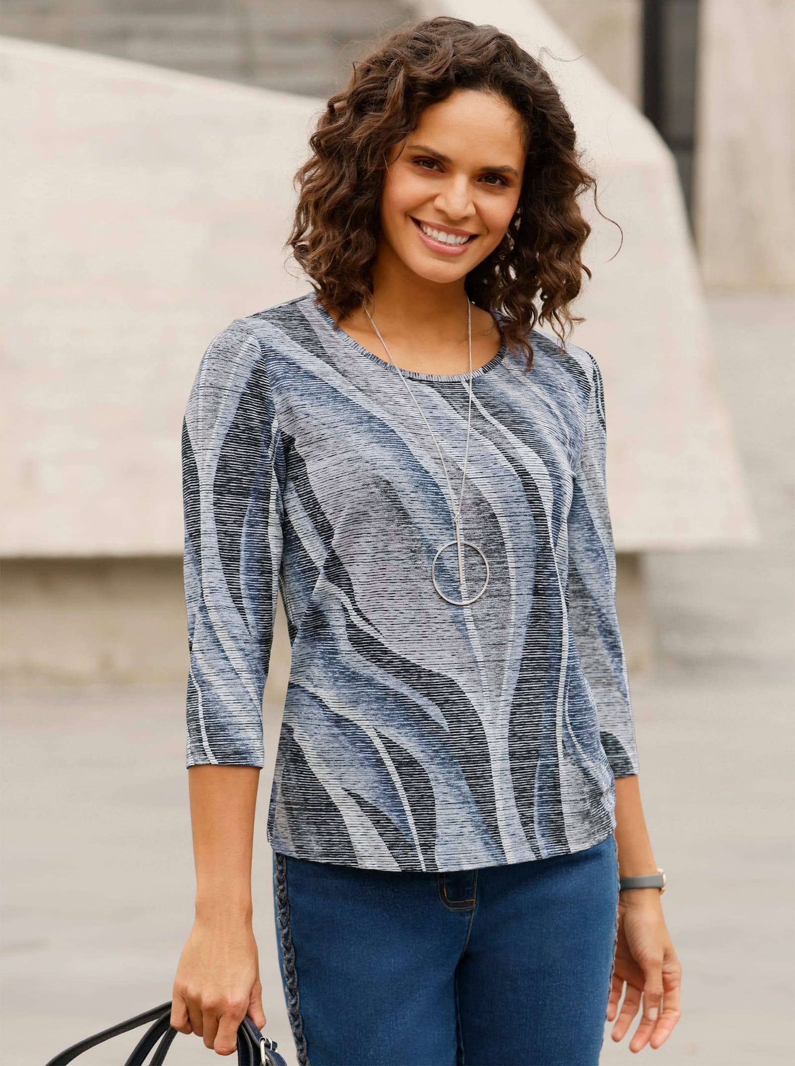 Rundhalsshirt im kombifreundlichen Druckmuster - taubenblau-hellgrau-bedruckt