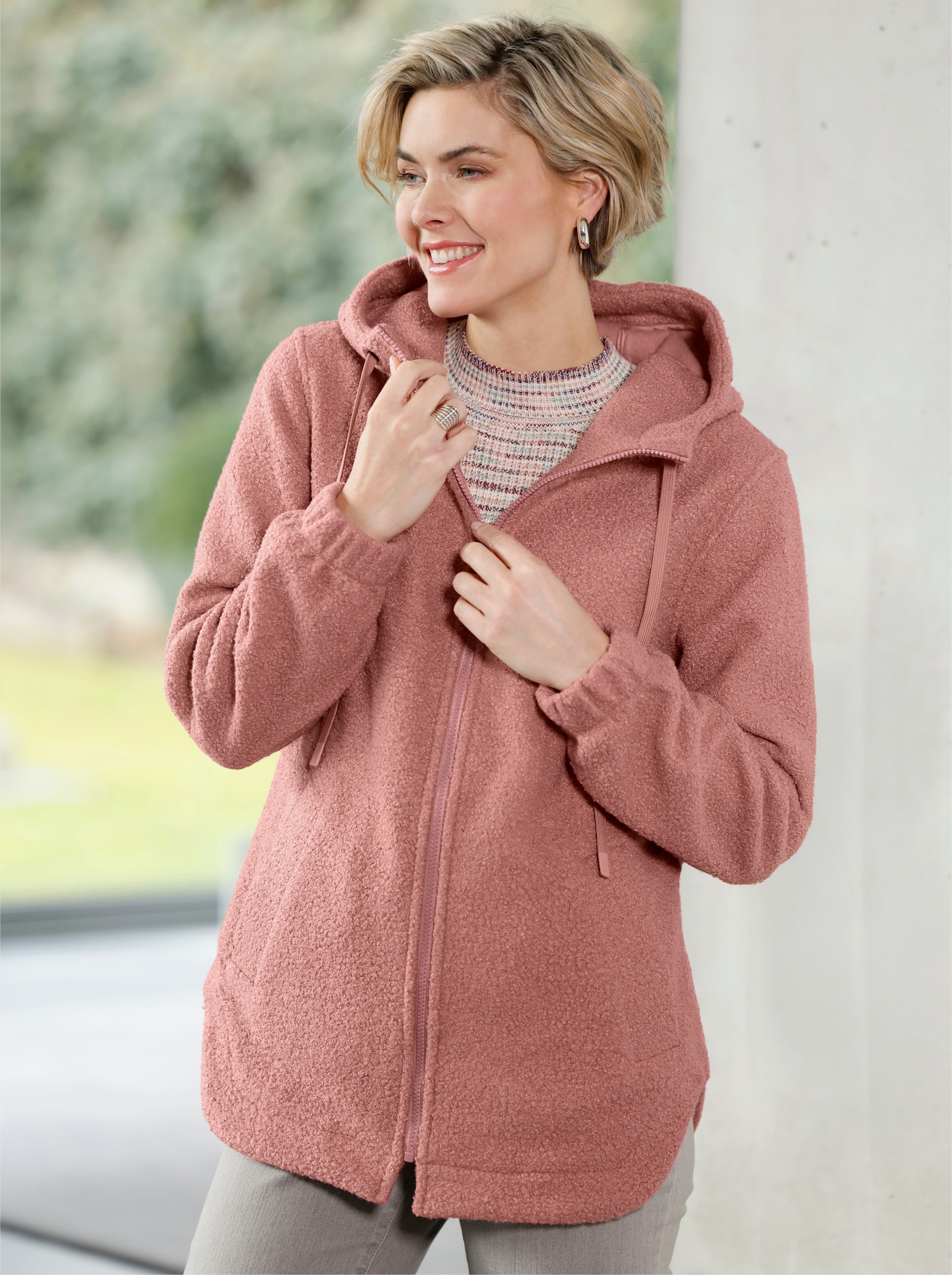 Boucléjacke mit schrägen Leistentaschen - rosenholz