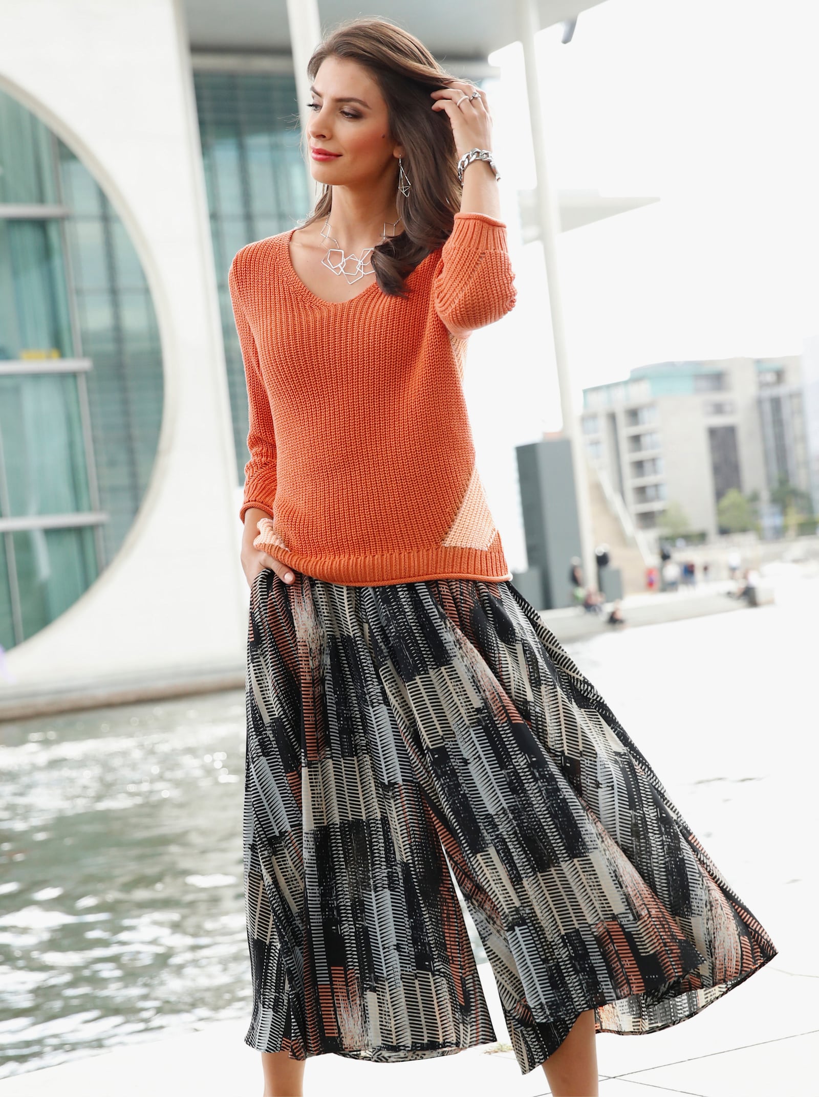 Hosenrock mit Raffung am Bund - schwarz-ecru-bedruckt