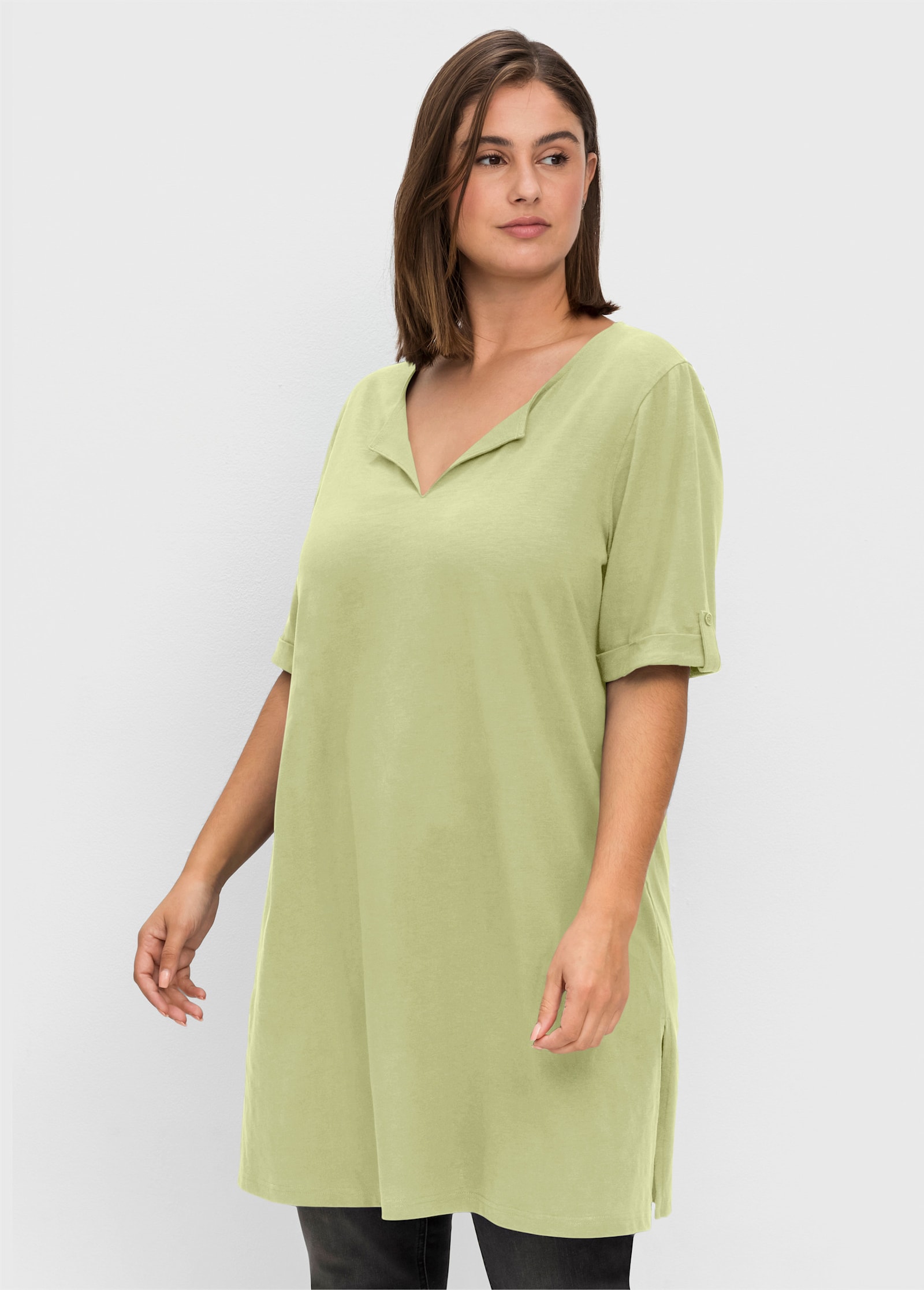 sheego Longshirt mit geschlitztem Ausschnitt - pistazie