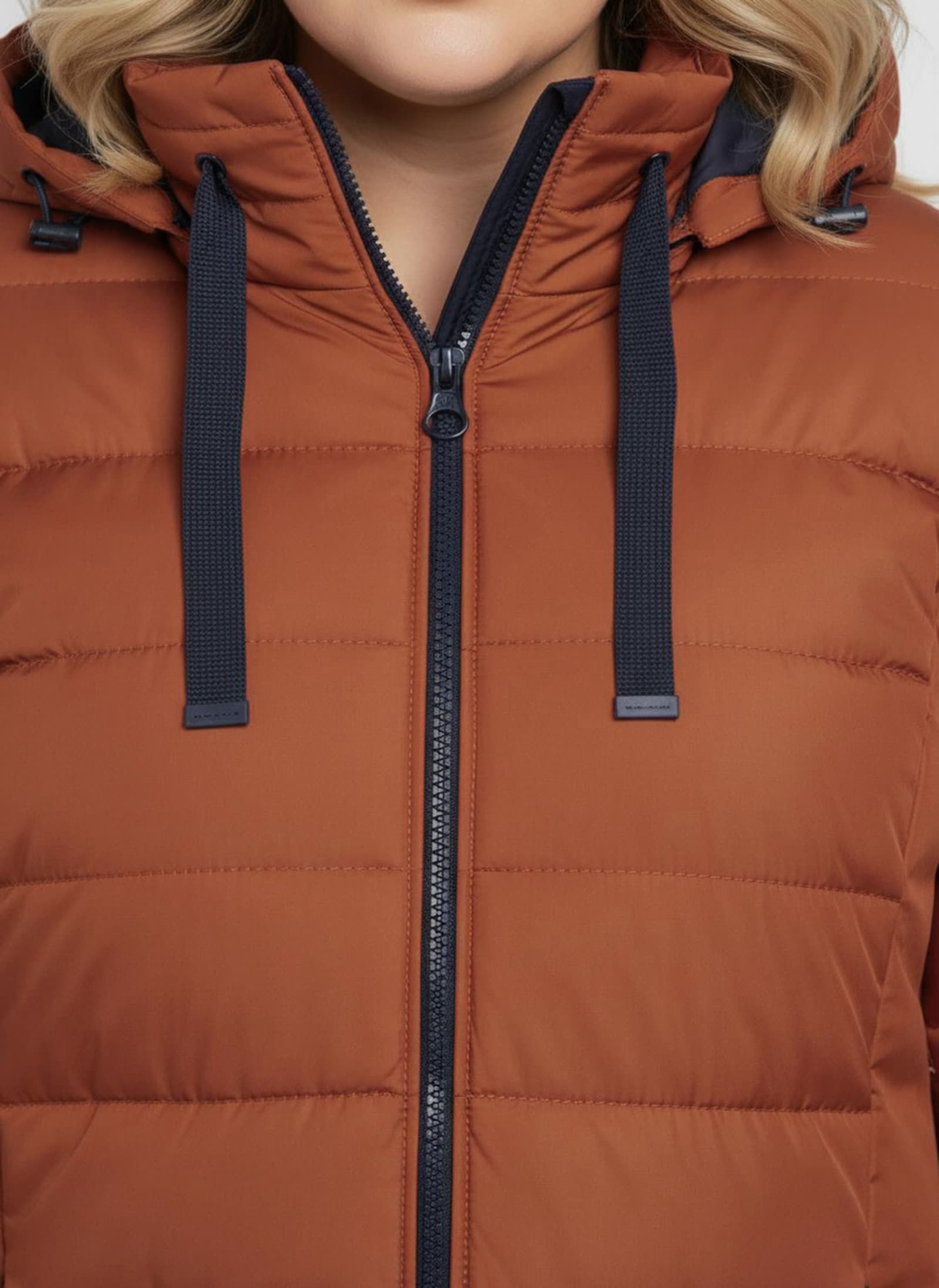 Steppjacke mit elastischer Kontrast-Paspelierung - rostrot