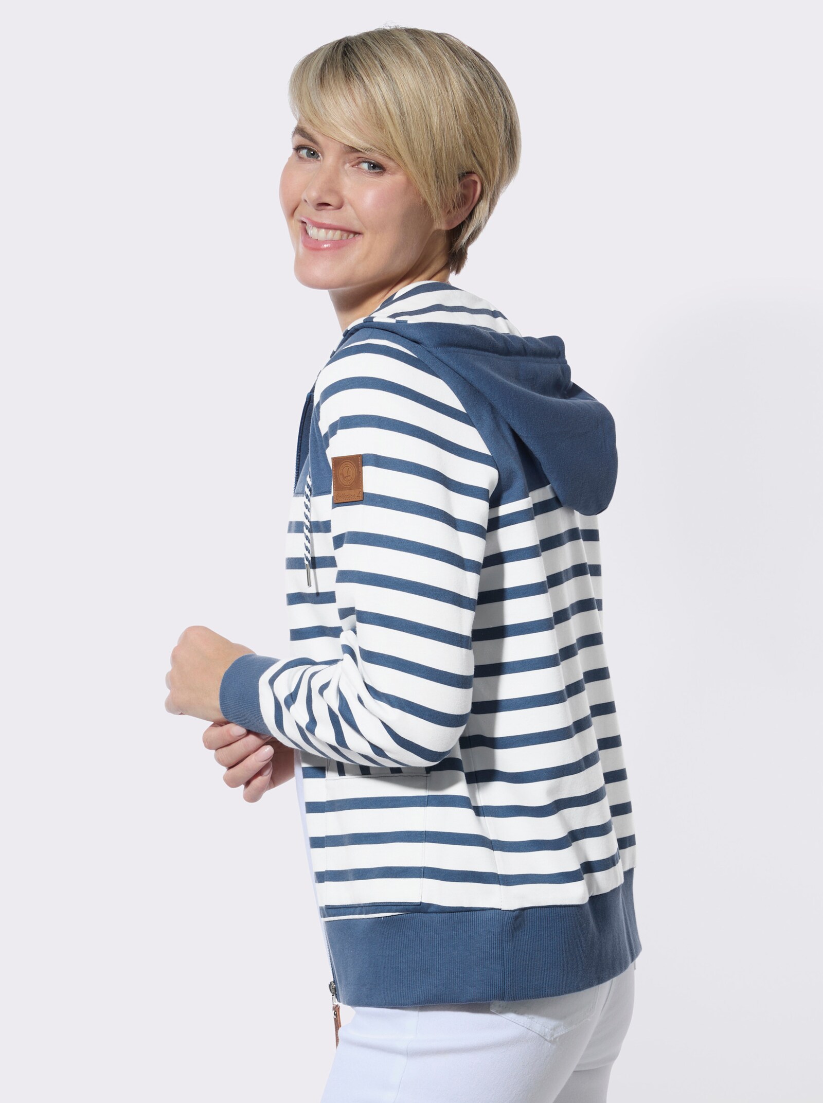 Shirtjacke mit schrägen Vordertaschen - jeansblau-ecru-geringelt