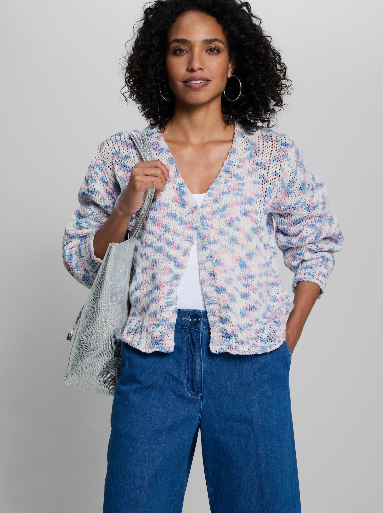 heine Strickjacke aus Bändchengarn - ecru-himmelblau-gemustert