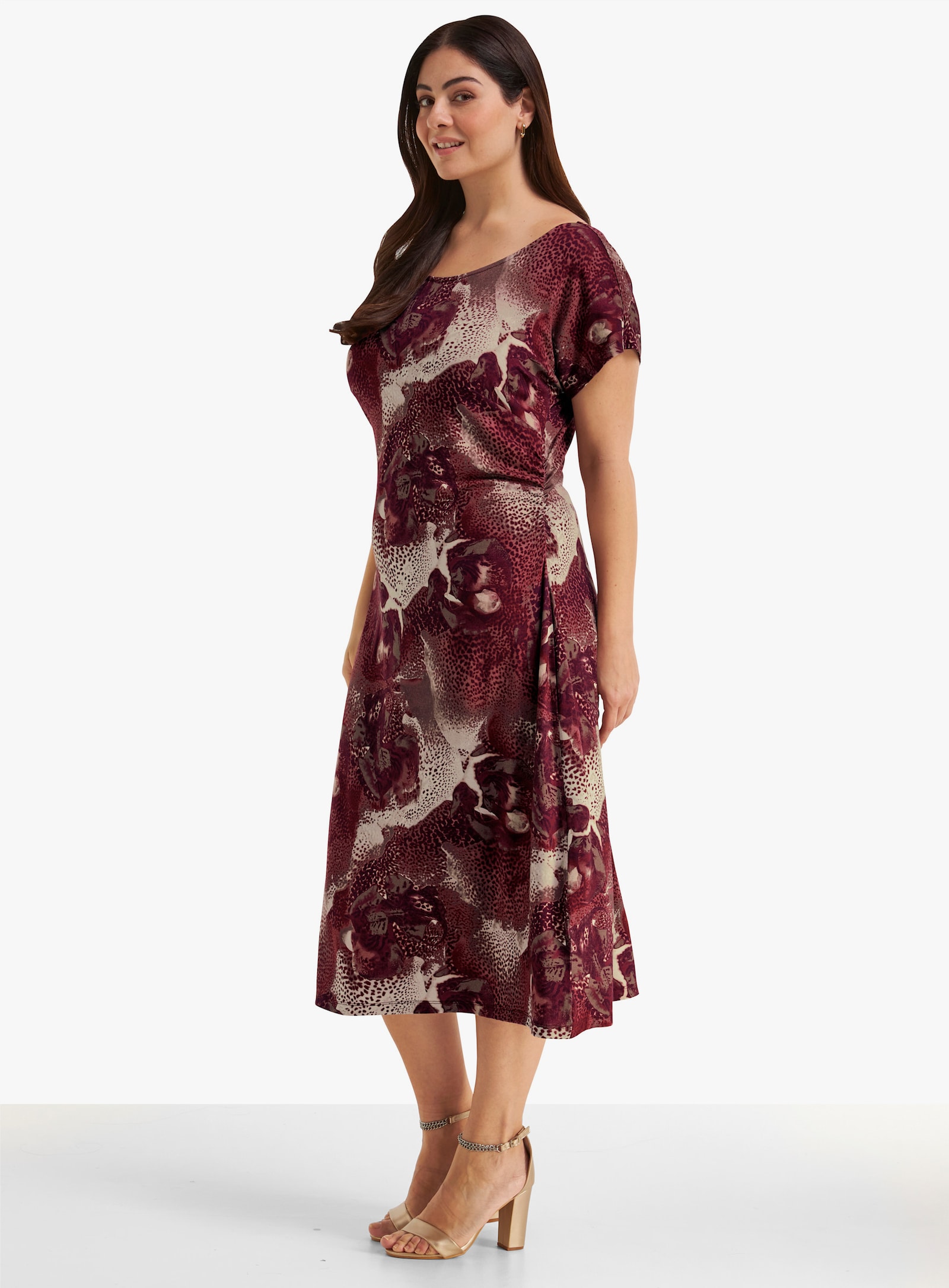 sheego Jerseykleid mit tiefem V-Ausschnitt hinten - schoko-apricot-bedruckt