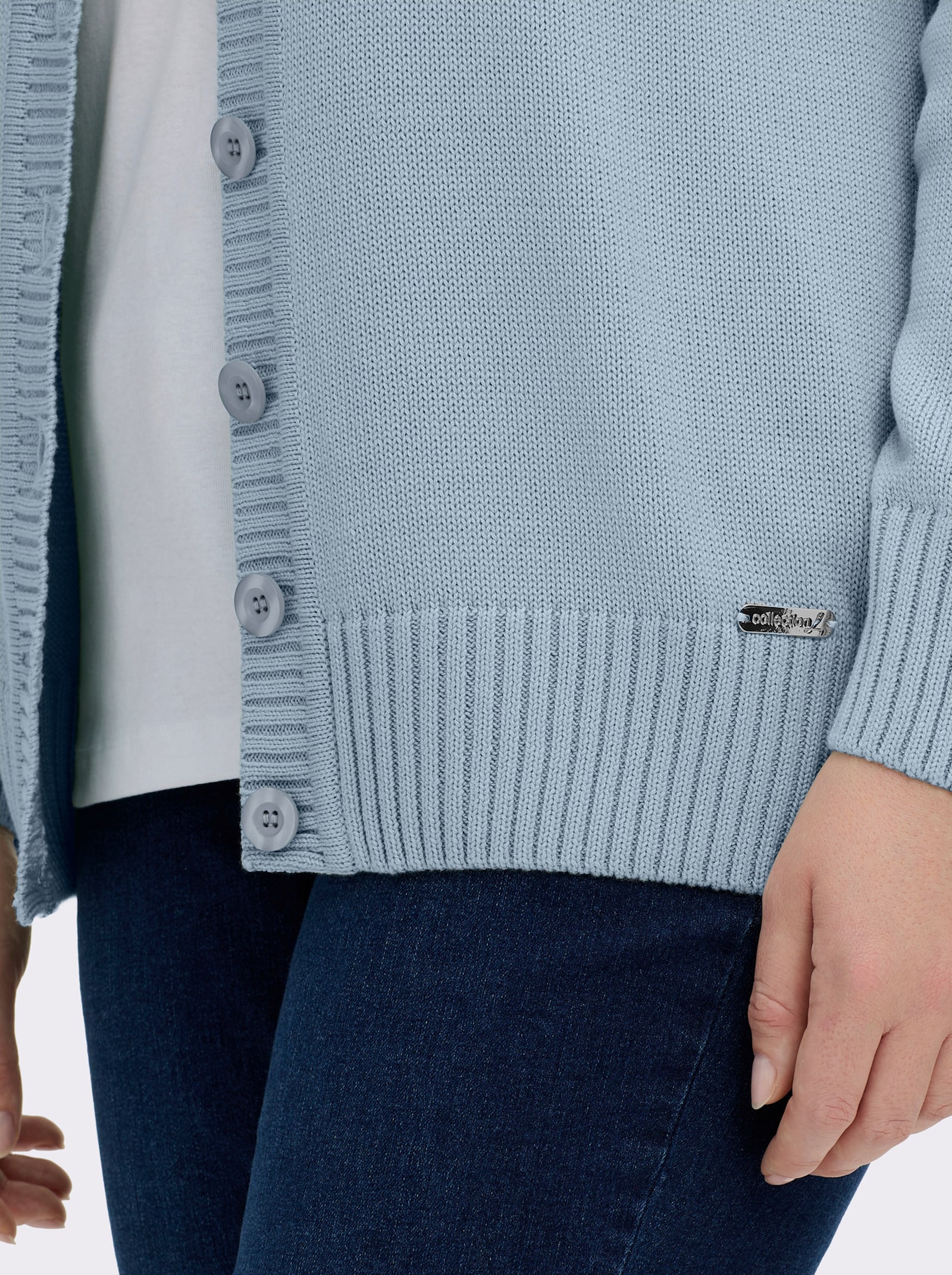 Strickjacke mit farblich abgestimmten Knöpfen - eisblau