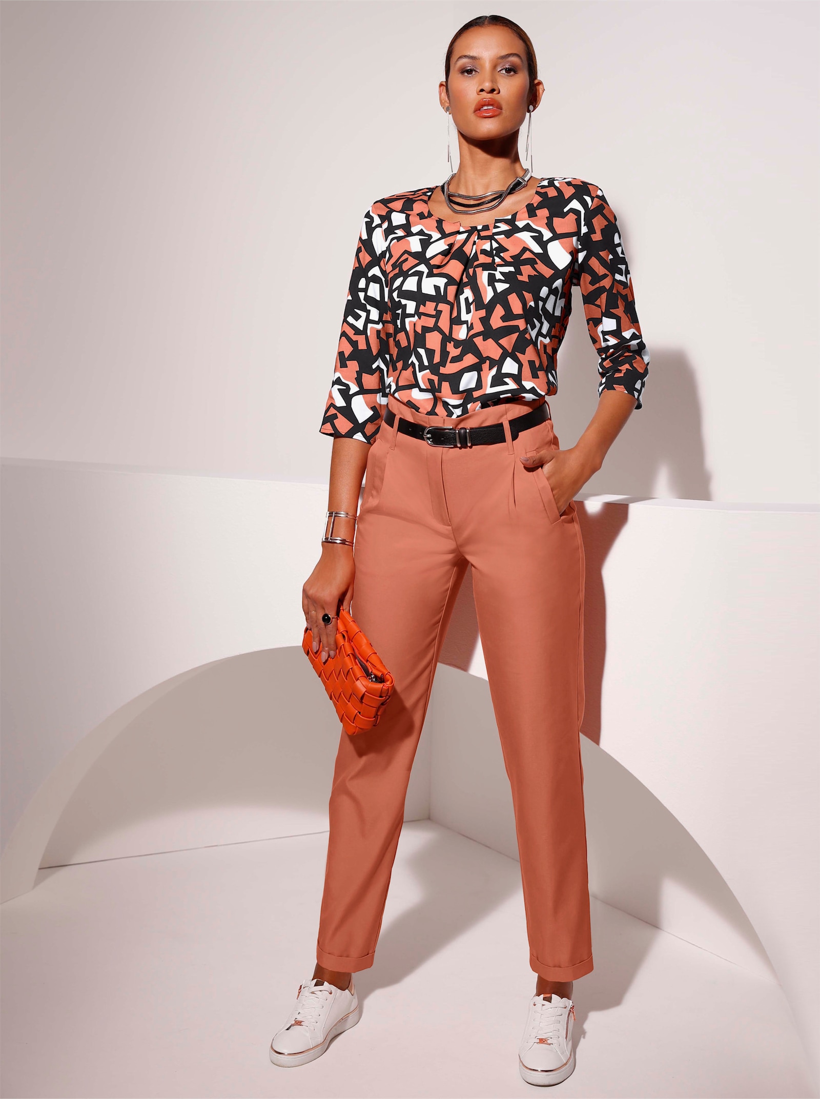 Druckbluse mit Falten am Ausschnitt - papaya-schwarz-bedruckt
