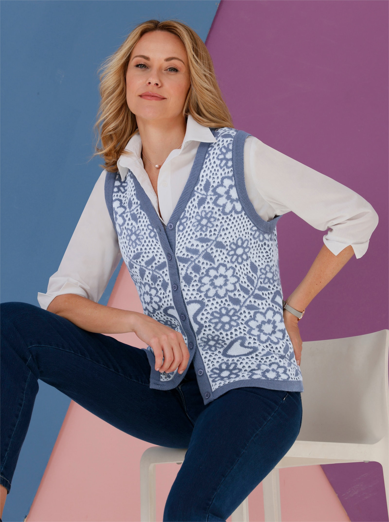 Pletená vesta s květinovým vzorem, žakár - ecru-holubí modrá-vzor