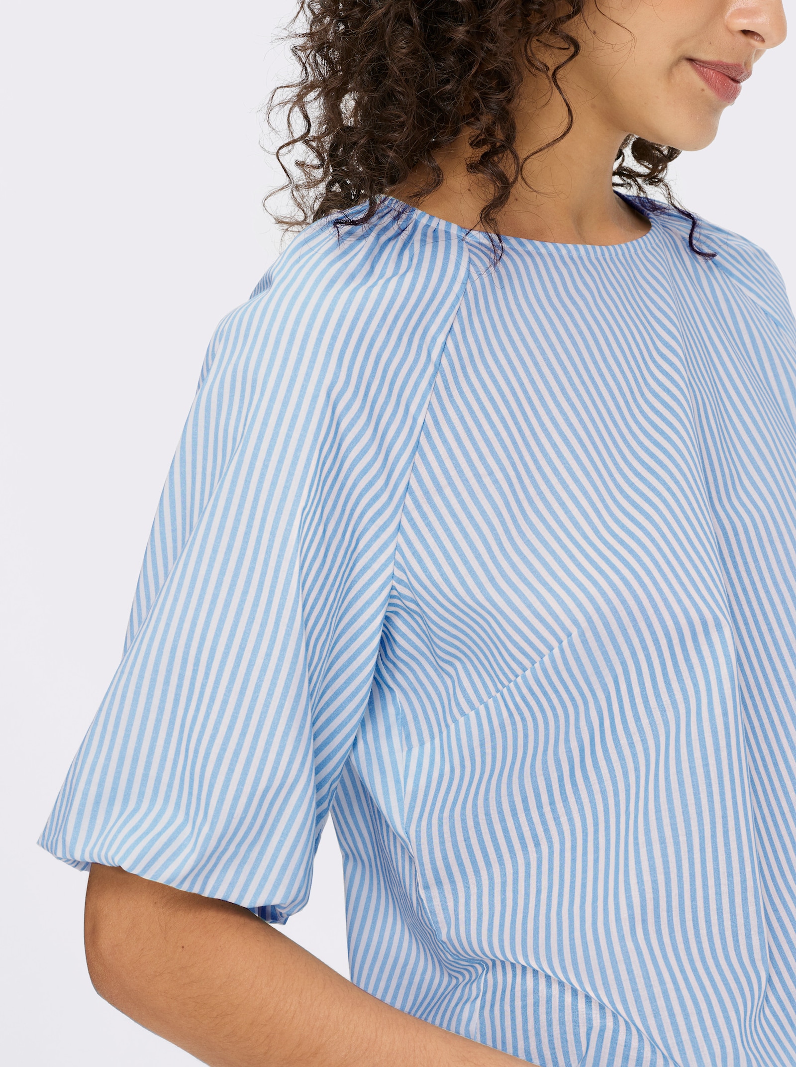 heine Gestreifte Bluse mit Ballonärmeln - eisblau-ecru-gestreift