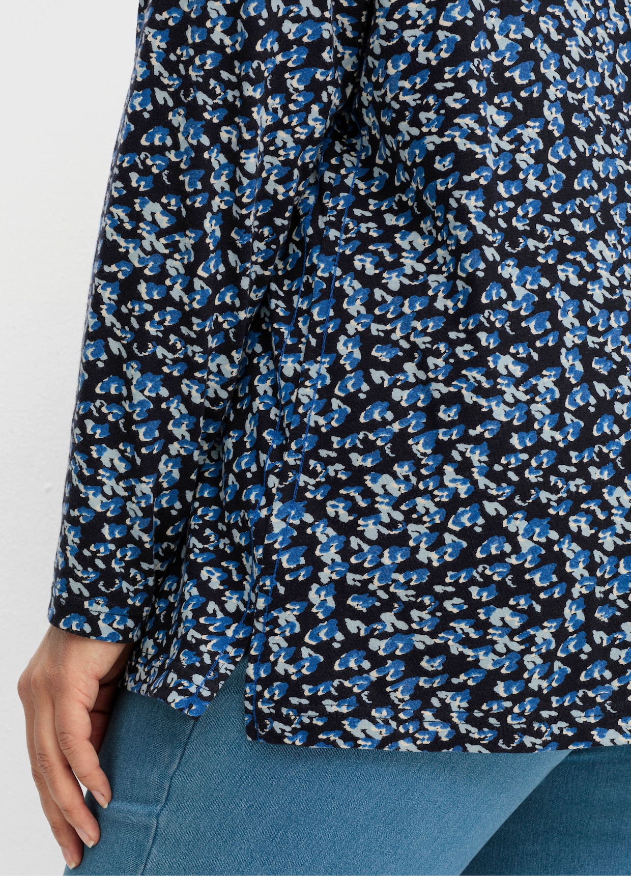 sheego Langarmshirt - tiefblau-gemustert