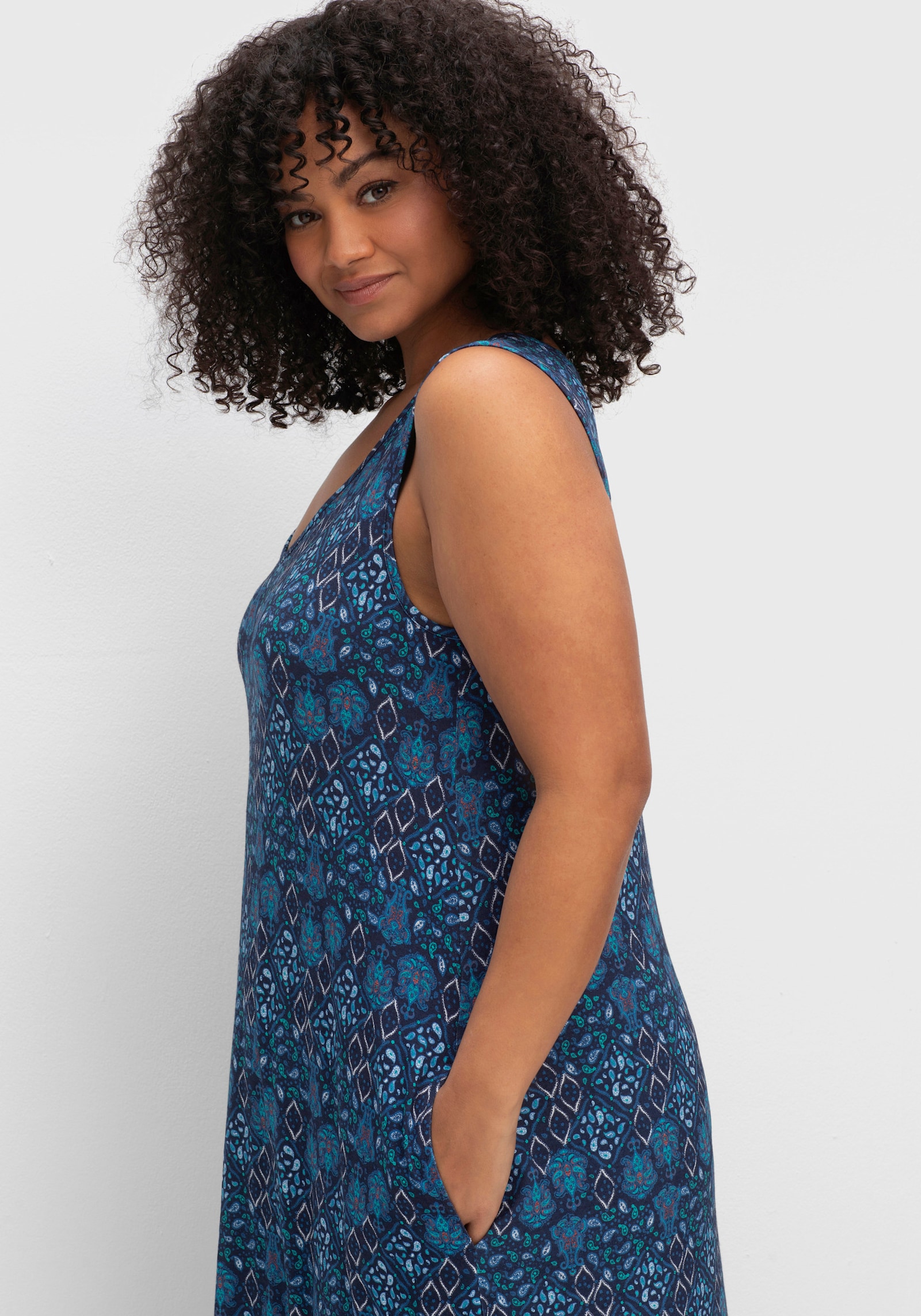 sheego Jerseyjurk met ornamentenprint, mouwloos - marine gedessineerd