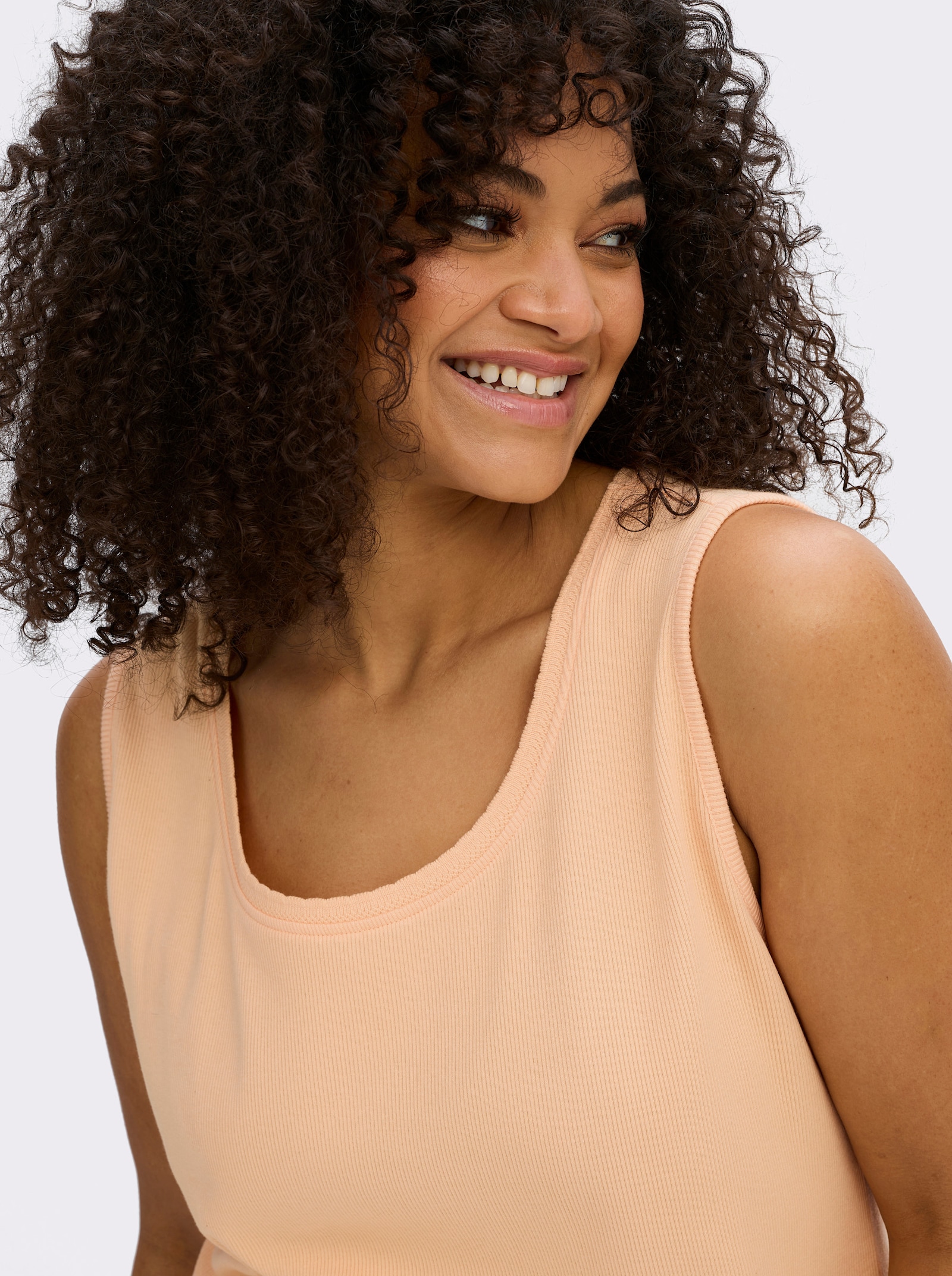 sheego Tanktop mit Ajourtape am Ausschnitt - apricot