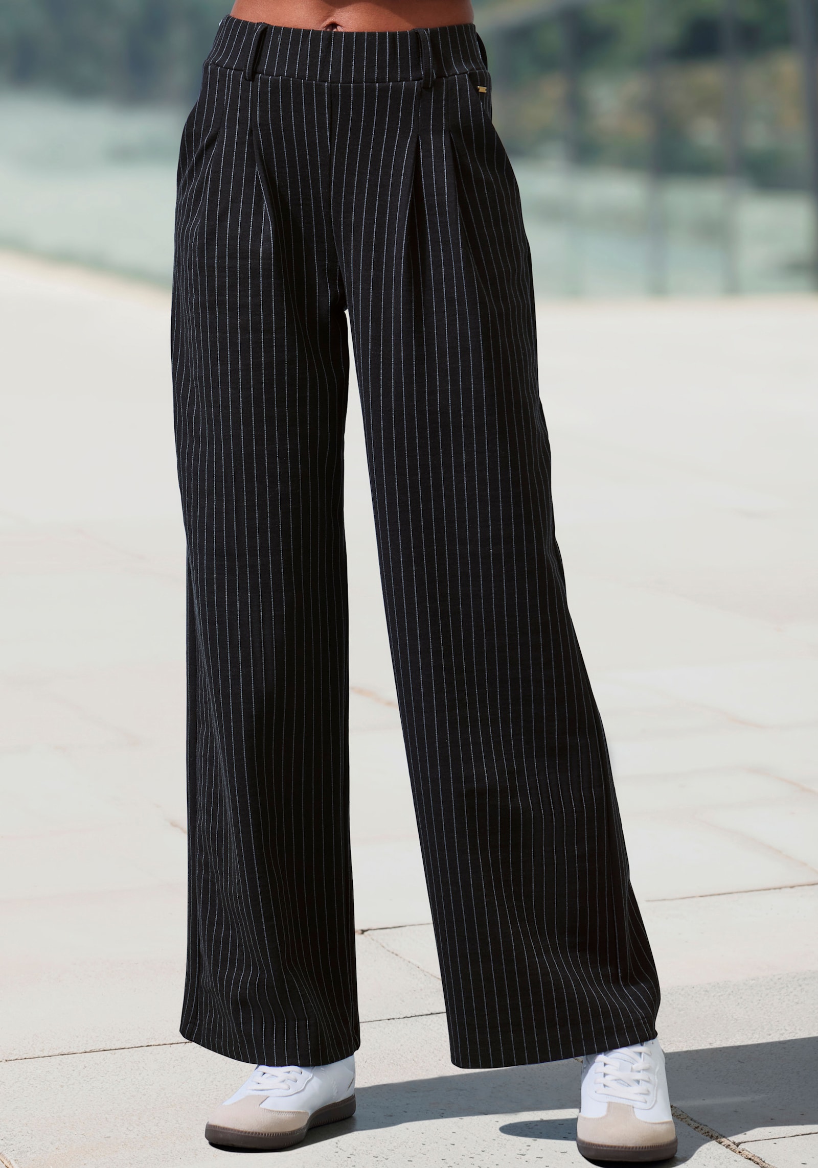 LASCANA Schlupfhose - schwarz gestreift