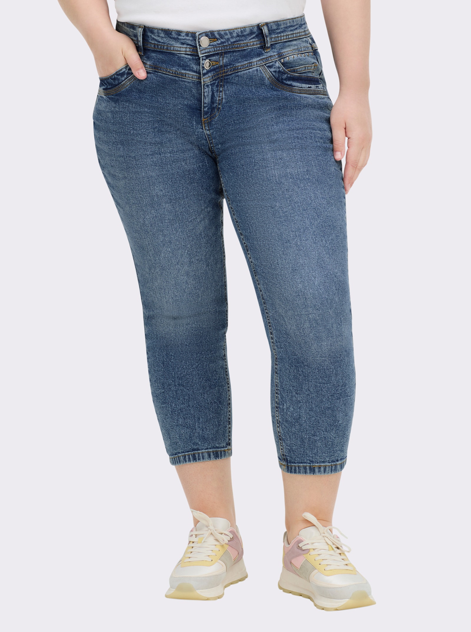 7/8-Jeans mit Nietenverzierung - blue-stone-washed