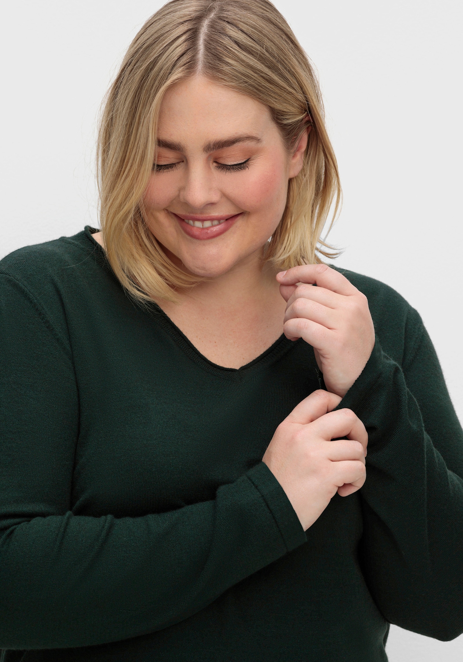 sheego Pullover met V-hals van fluweelzacht materiaal - diepgroen