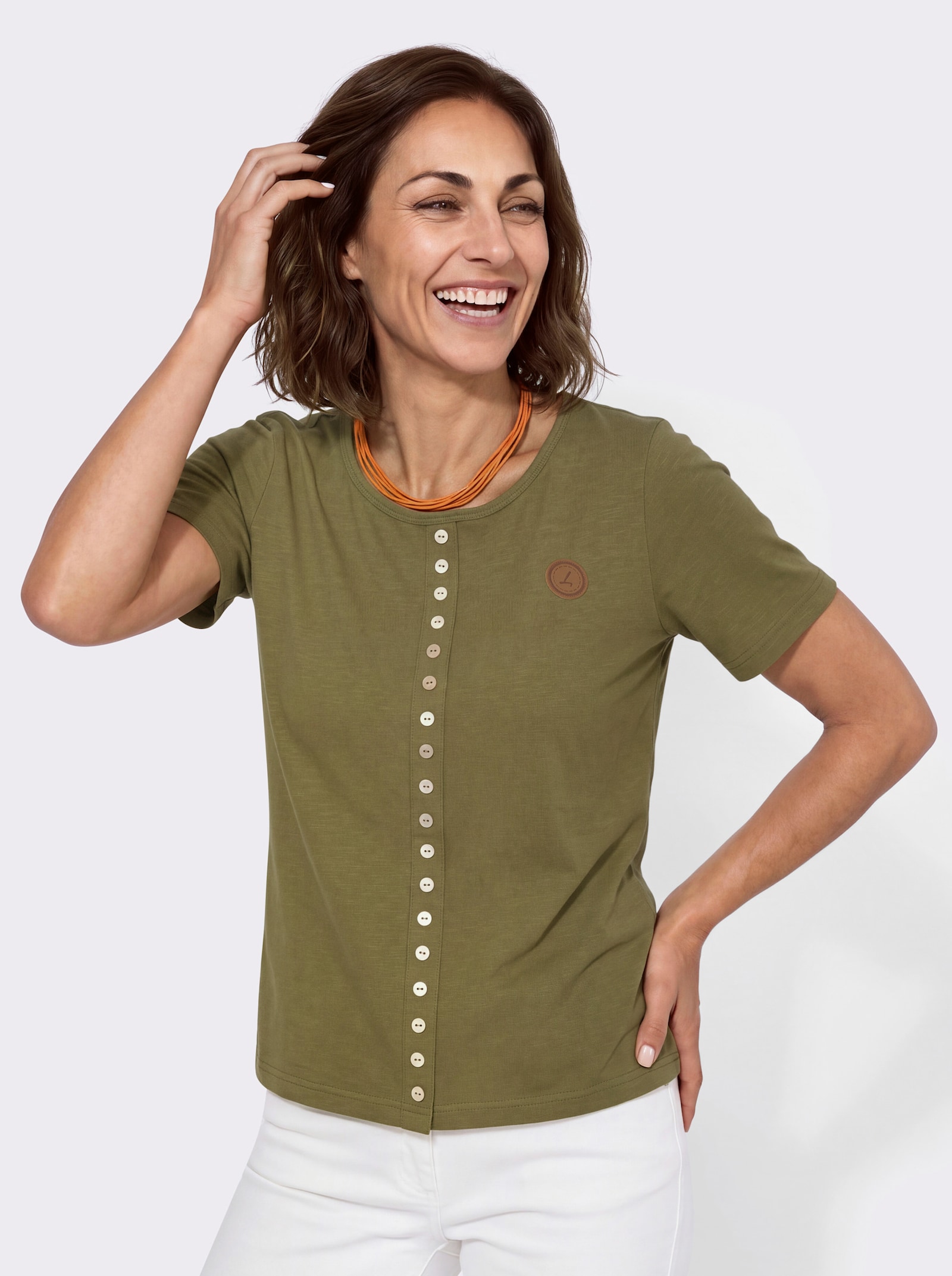 Kurzarmshirt mit Knöpfen in Perlmutt-Optik - oliv