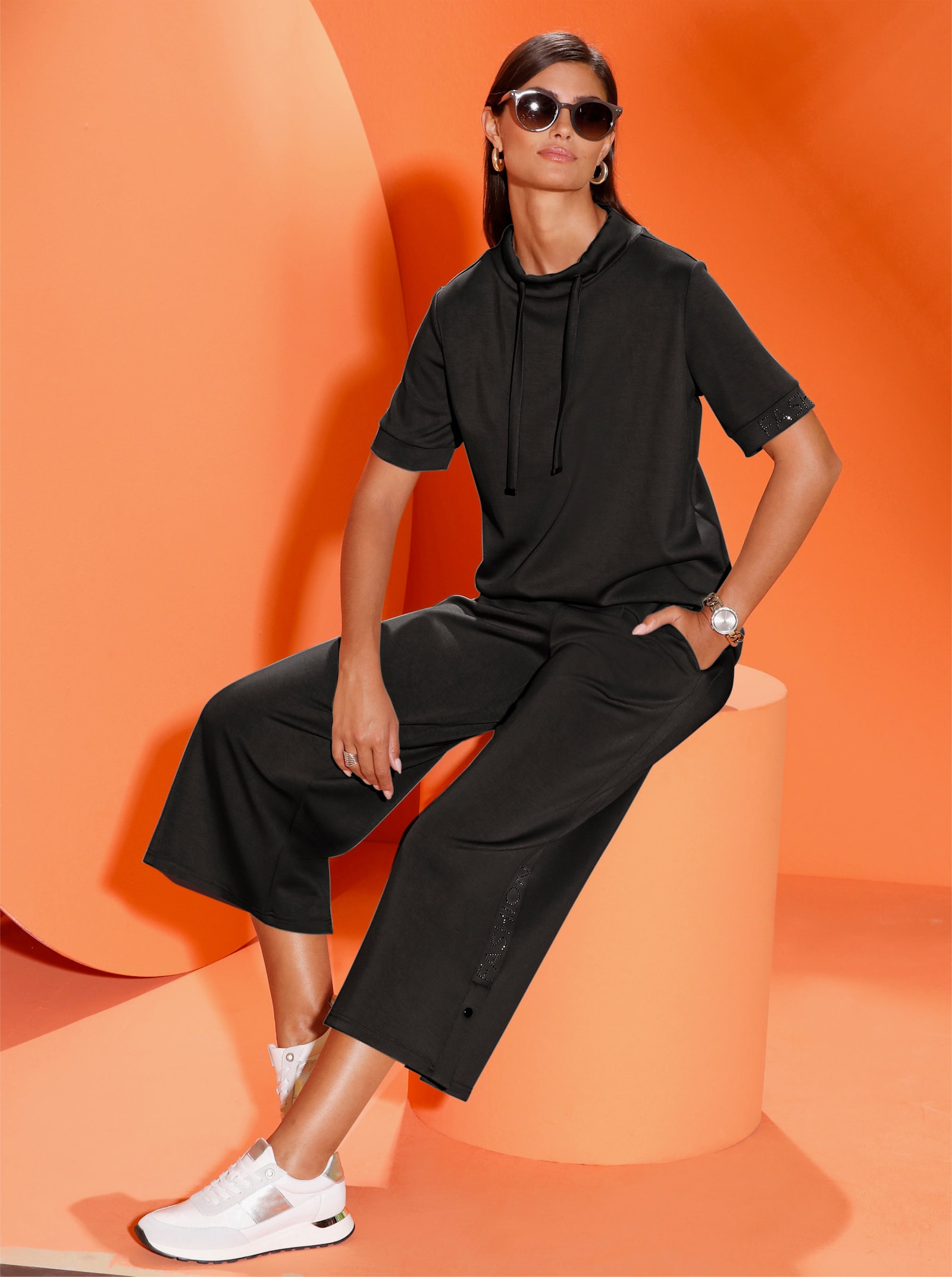 Stehkragenshirt in weichem Material - schwarz
