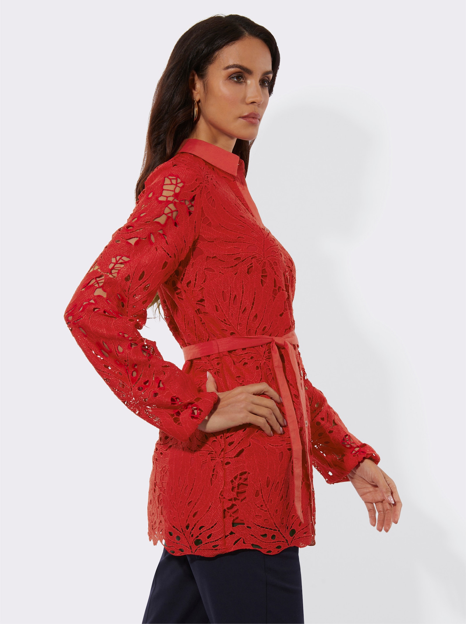  Spitzenbluse mit Bindegürtel - rot