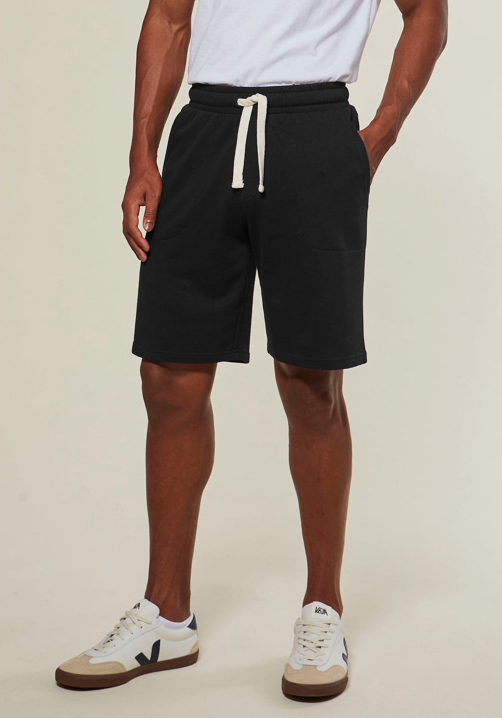 KangaROOS Sweatshorts - schwarz