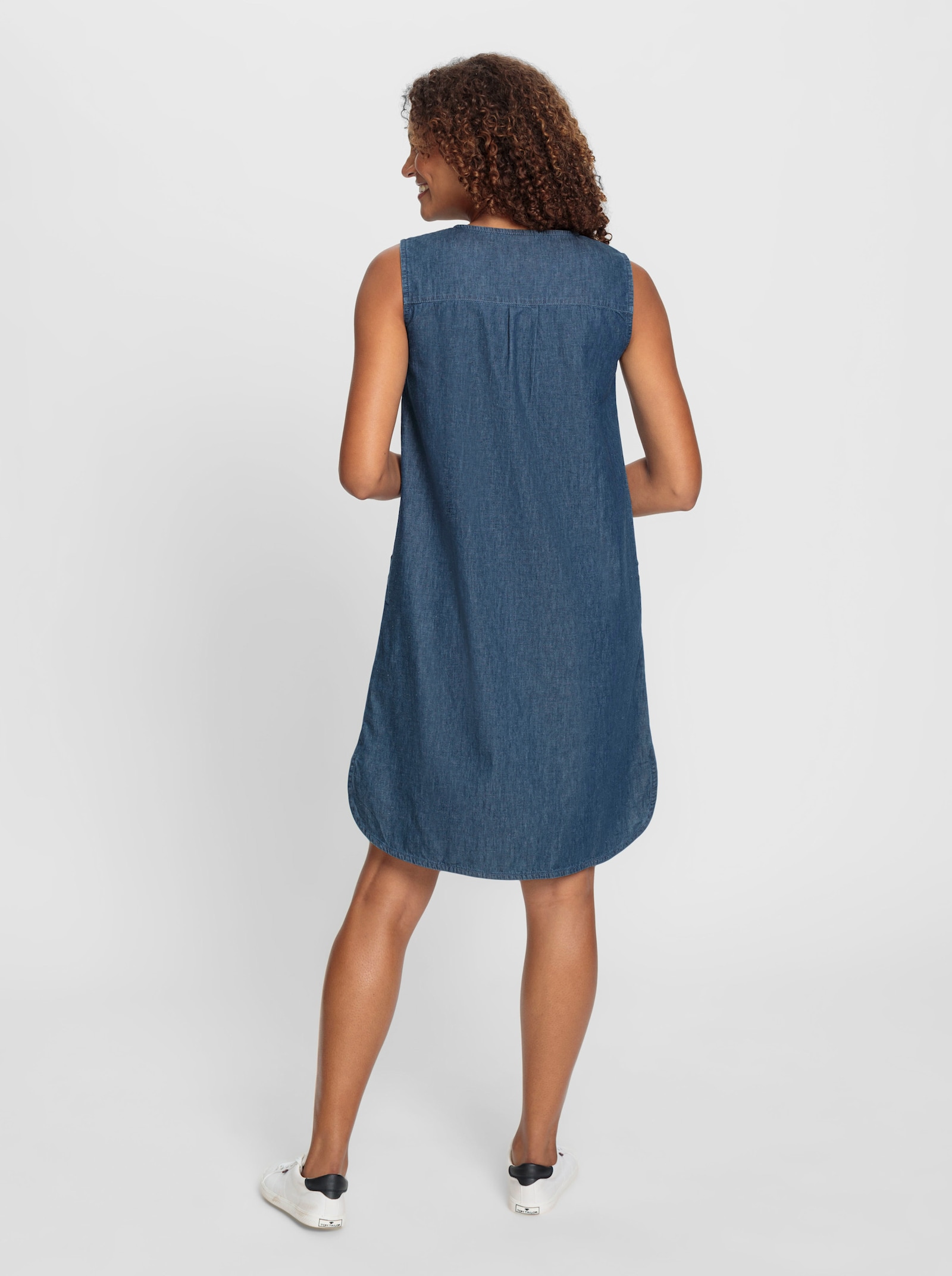 Jeanskleid mit hinten verlängertem Saum - blue-stone-washed