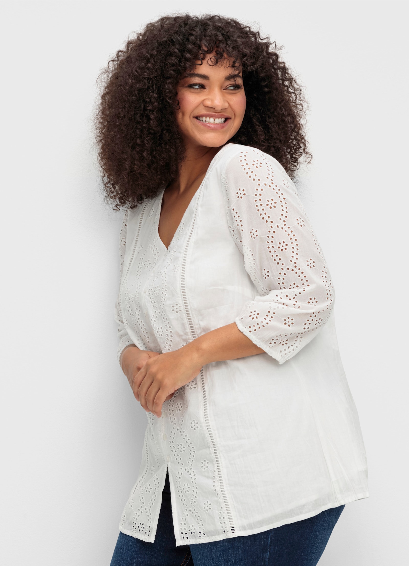 sheego by Joe Browns Tunika mit Lochstickerei - weiß