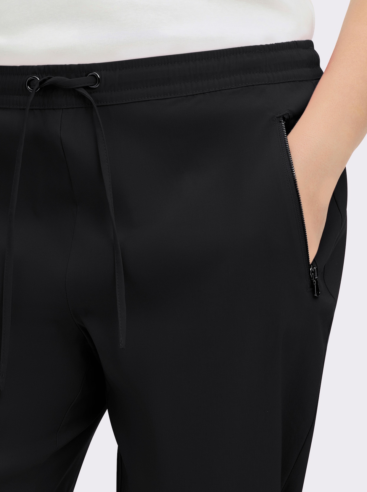Jogg Pants mit Passformsattel hinten - schwarz