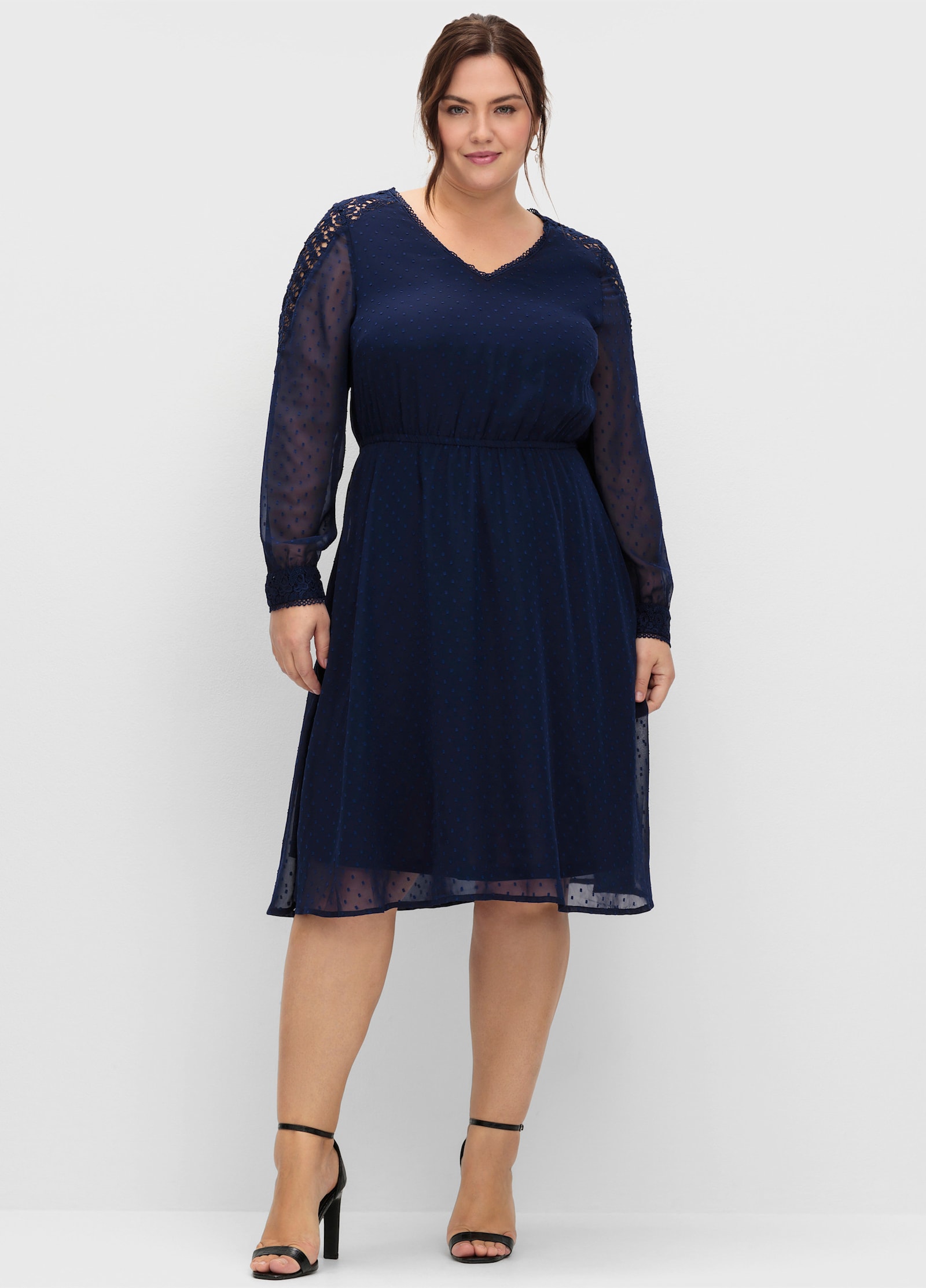 sheego Robe de cocktail en mousseline, structure dobby - marine