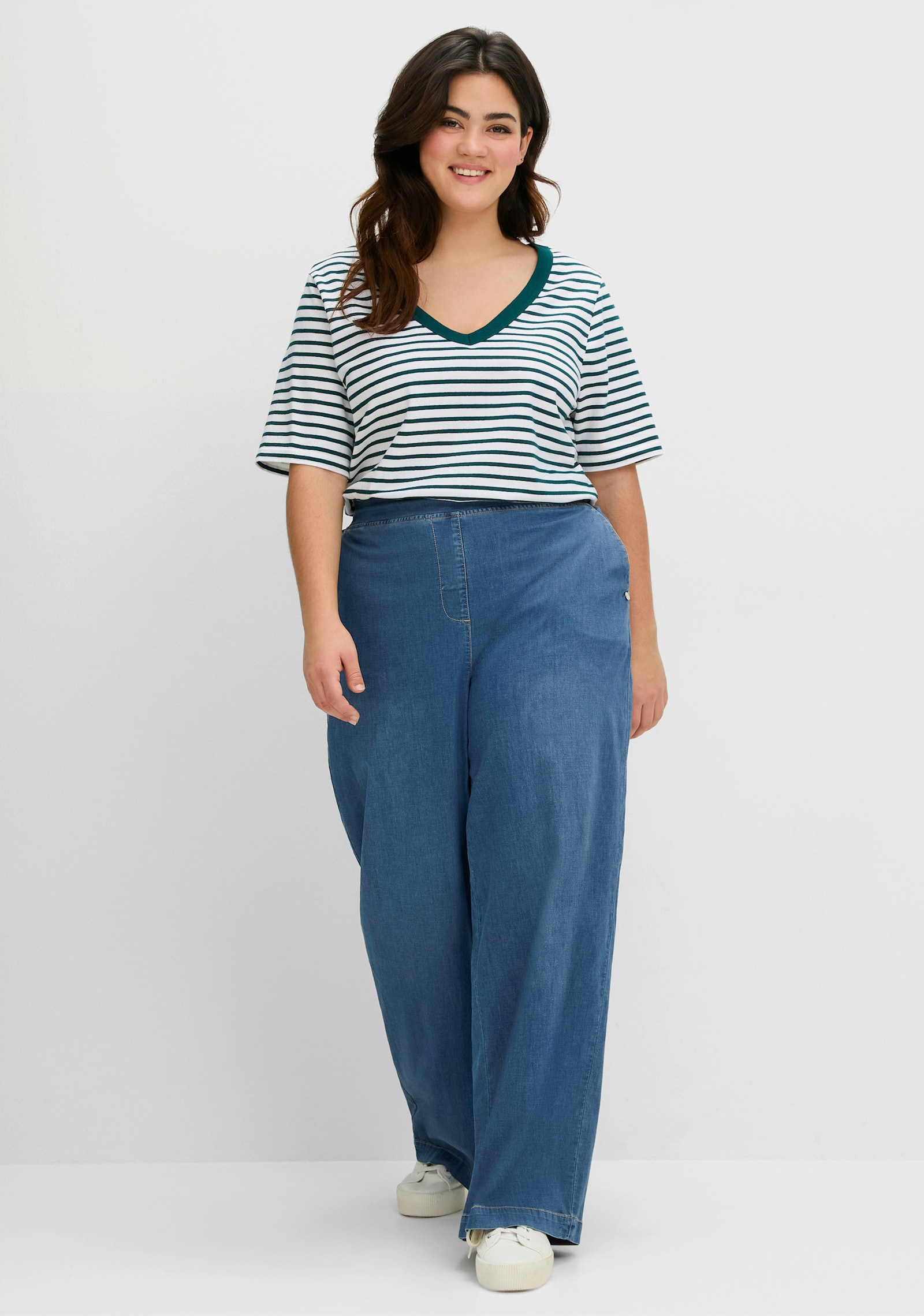 sheego T-shirt à rayures avec encolure en V - bleu pétrole à rayures