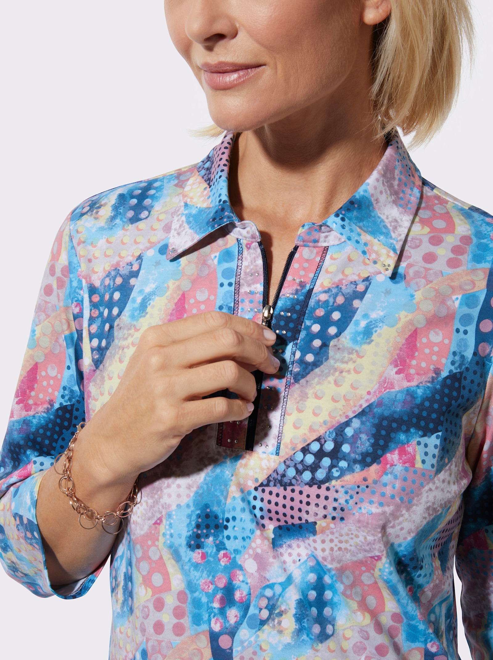 Poloshirt mit Glitzersteinchen am Kragen - marine-altrosa-bedruckt