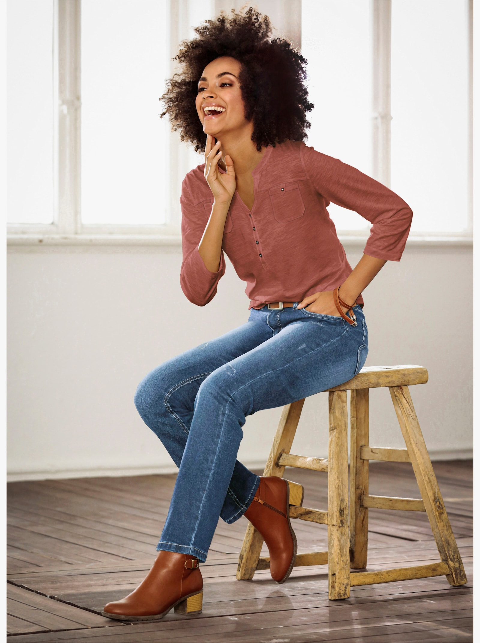 Shirt met ronde hals en borstzakken met knoop - roestrood