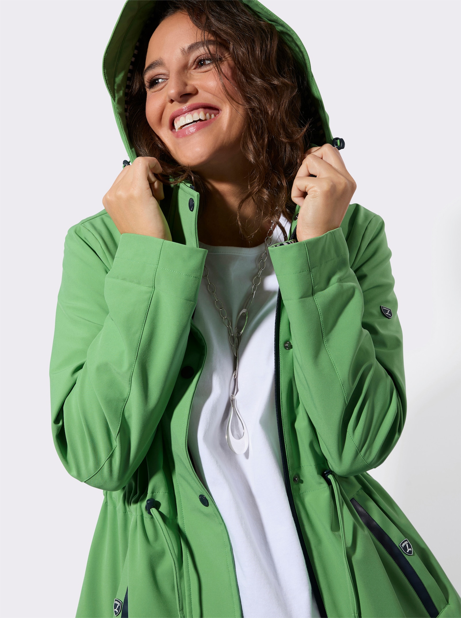 Softshelljacke mit abnehmbarer Kapuze - apfel