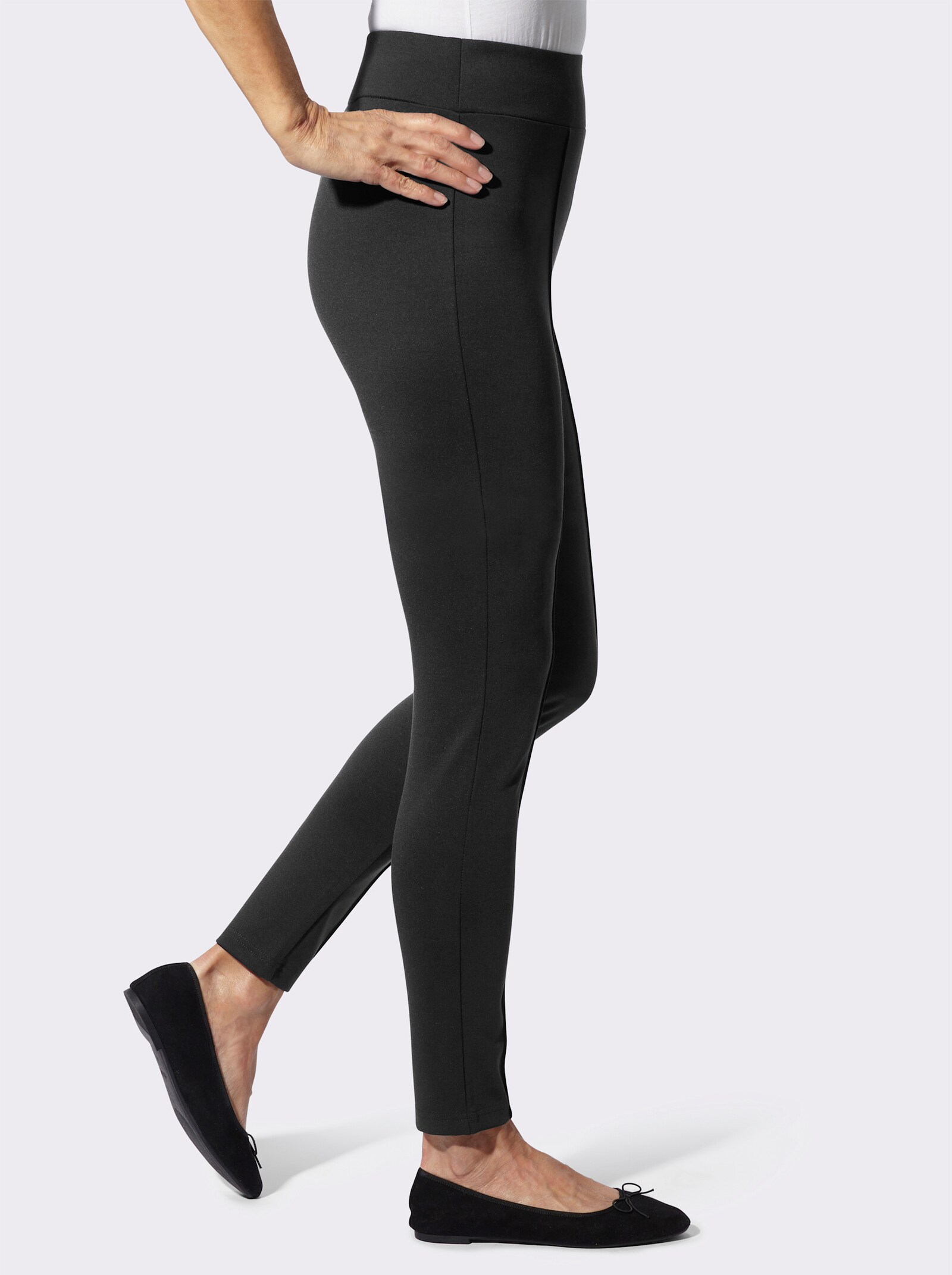 Freizeithose mit Biesenverzierung - schwarz