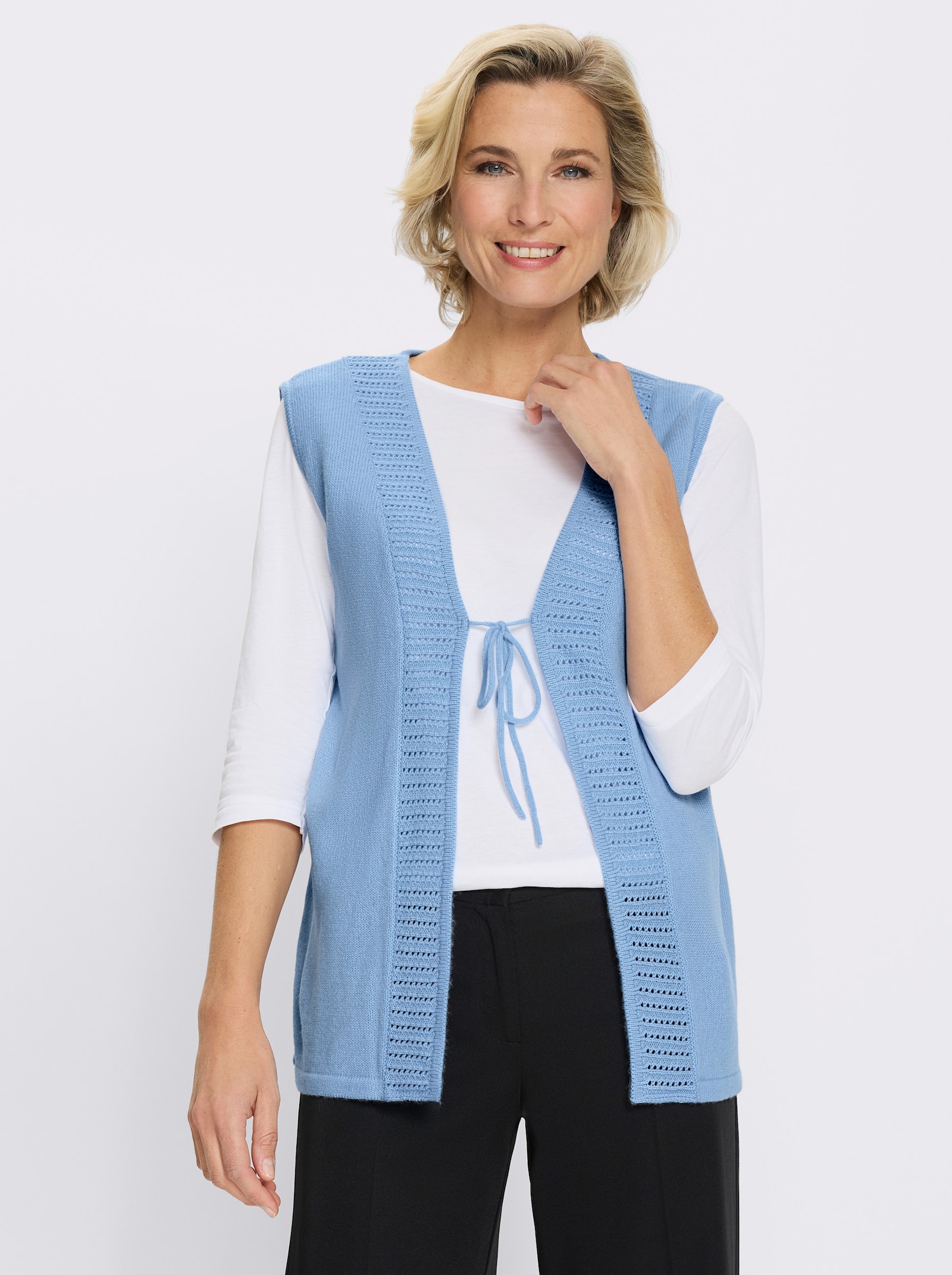 Strickweste mit Ajour-Muster im Vorderteil - eisblau