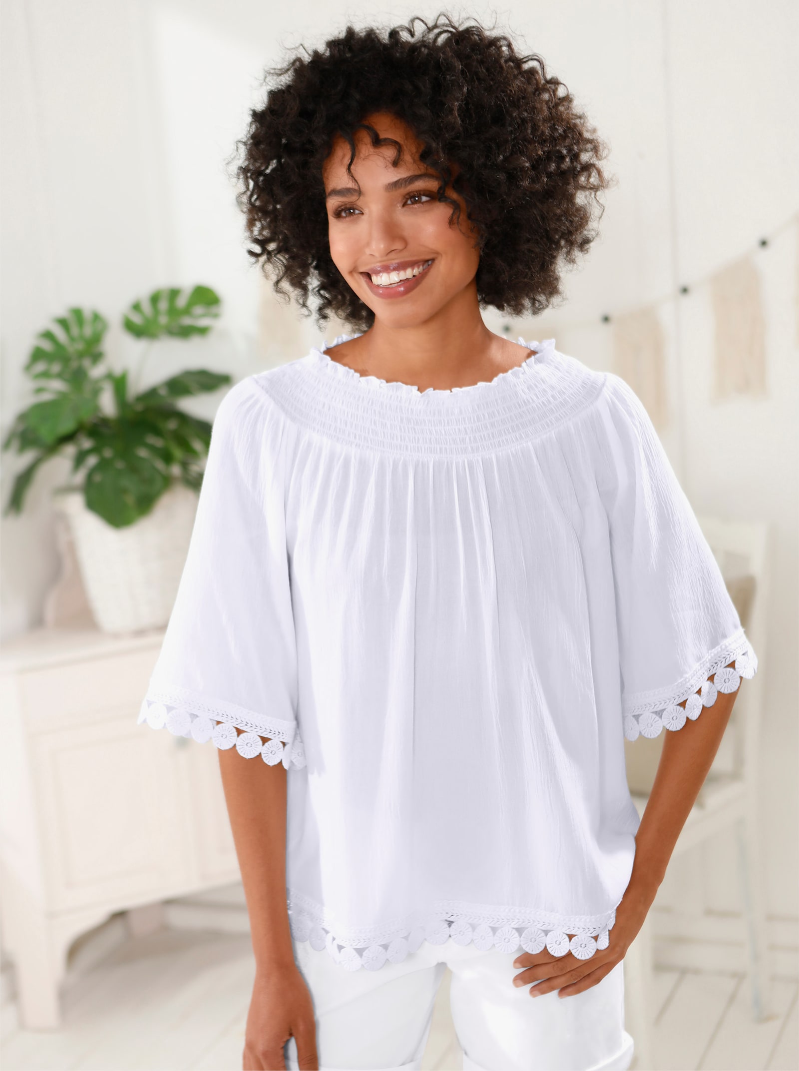 heine Crinklebluse mit Spitzenbesatz - weiß