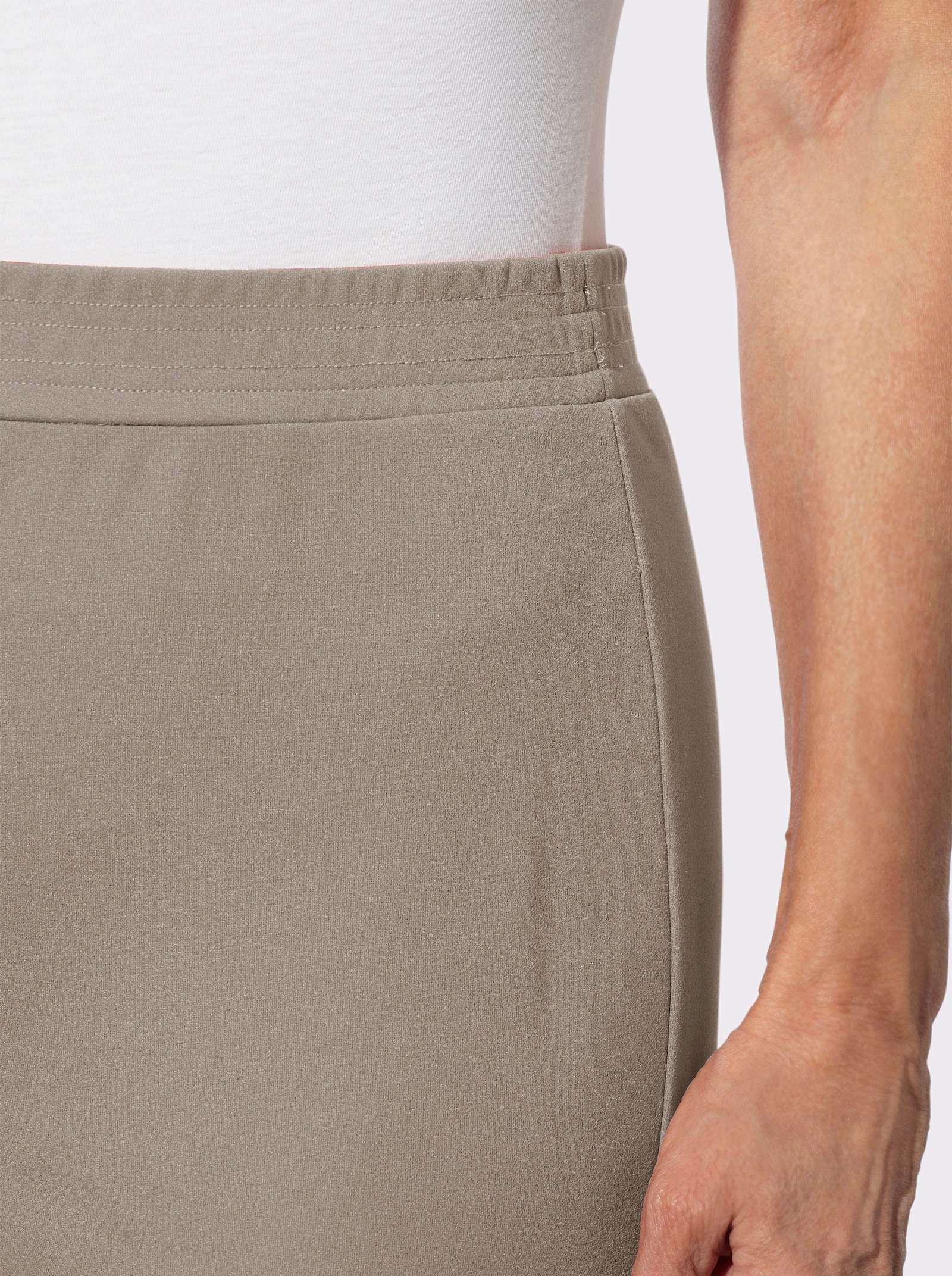 Schlupfhose in gerader Form - sesam