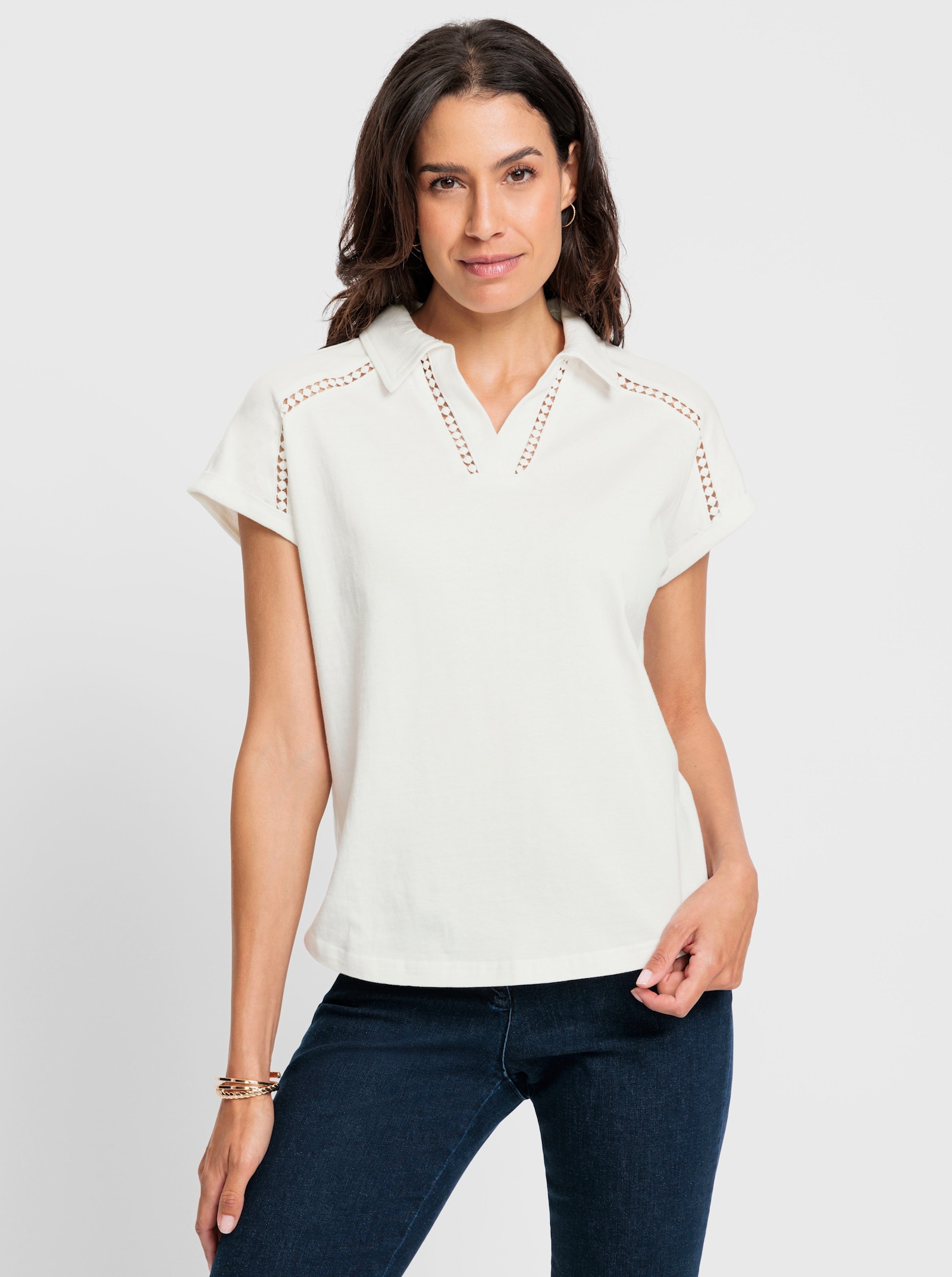 V-Shirt mit transparentem Spitzenband an der Schulter - ecru