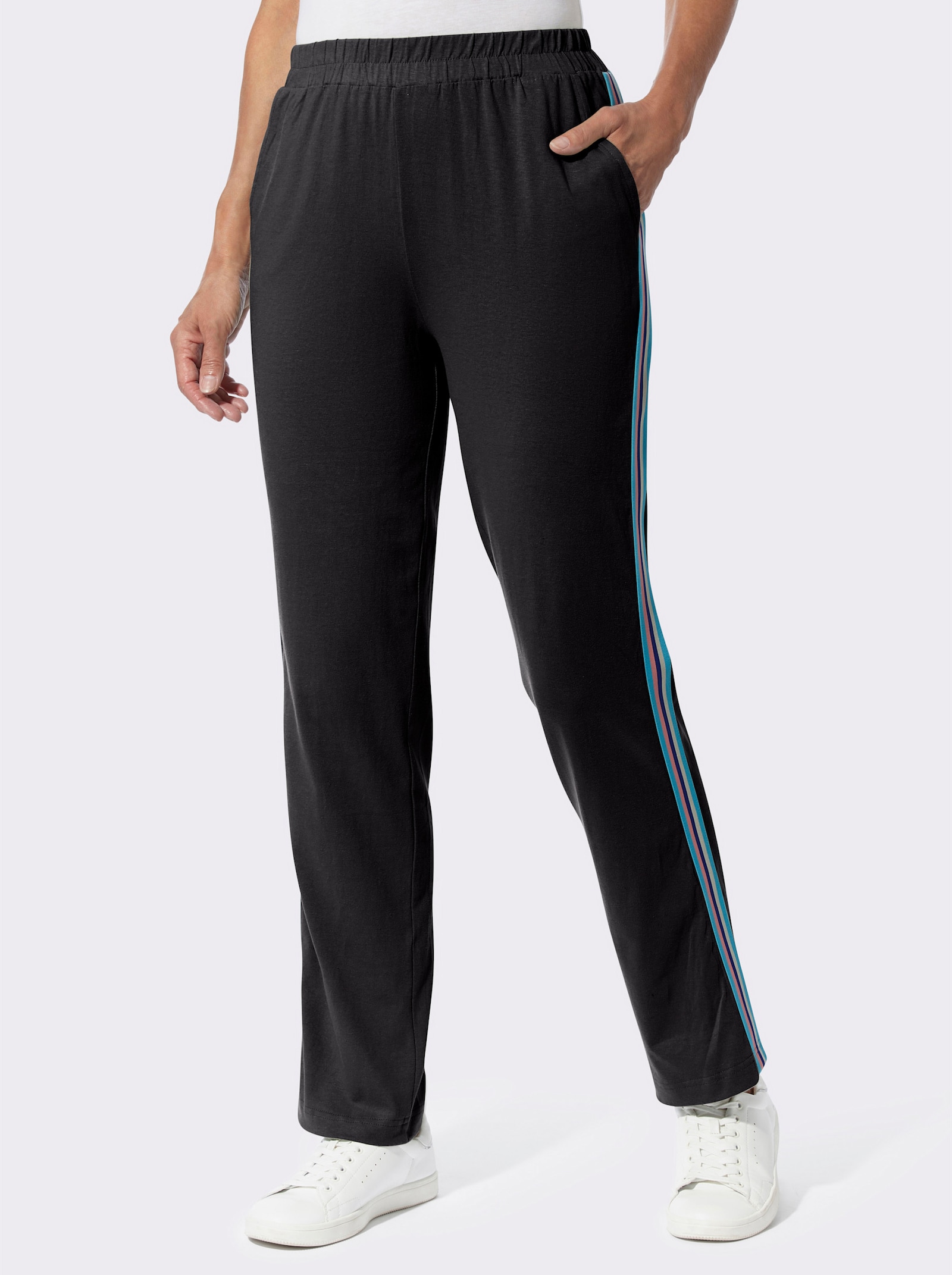 Športové nohavice s pruhovaným pásom - čierna