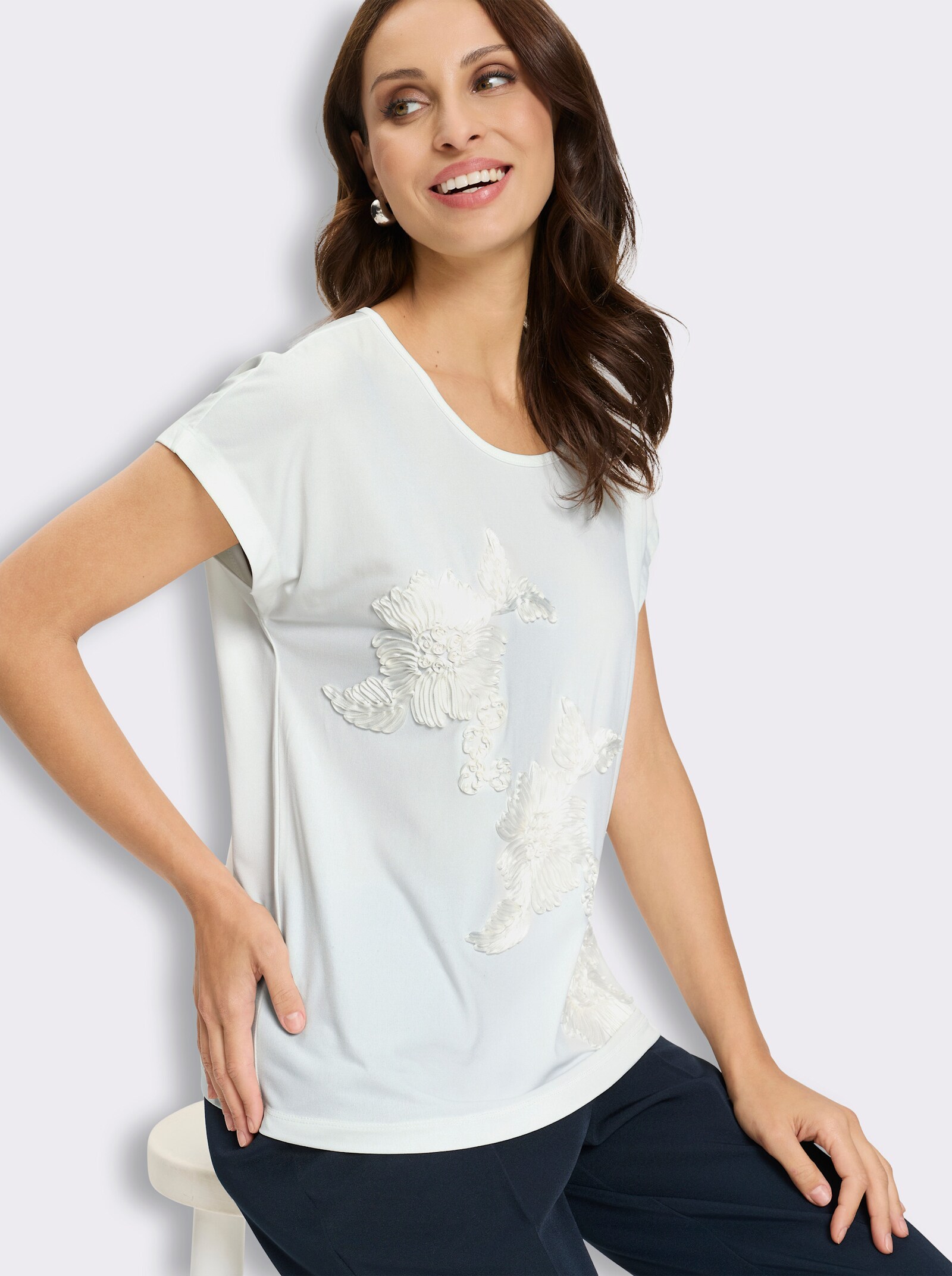 Rundhalsshirt mit Kurbelstickerei - ecru