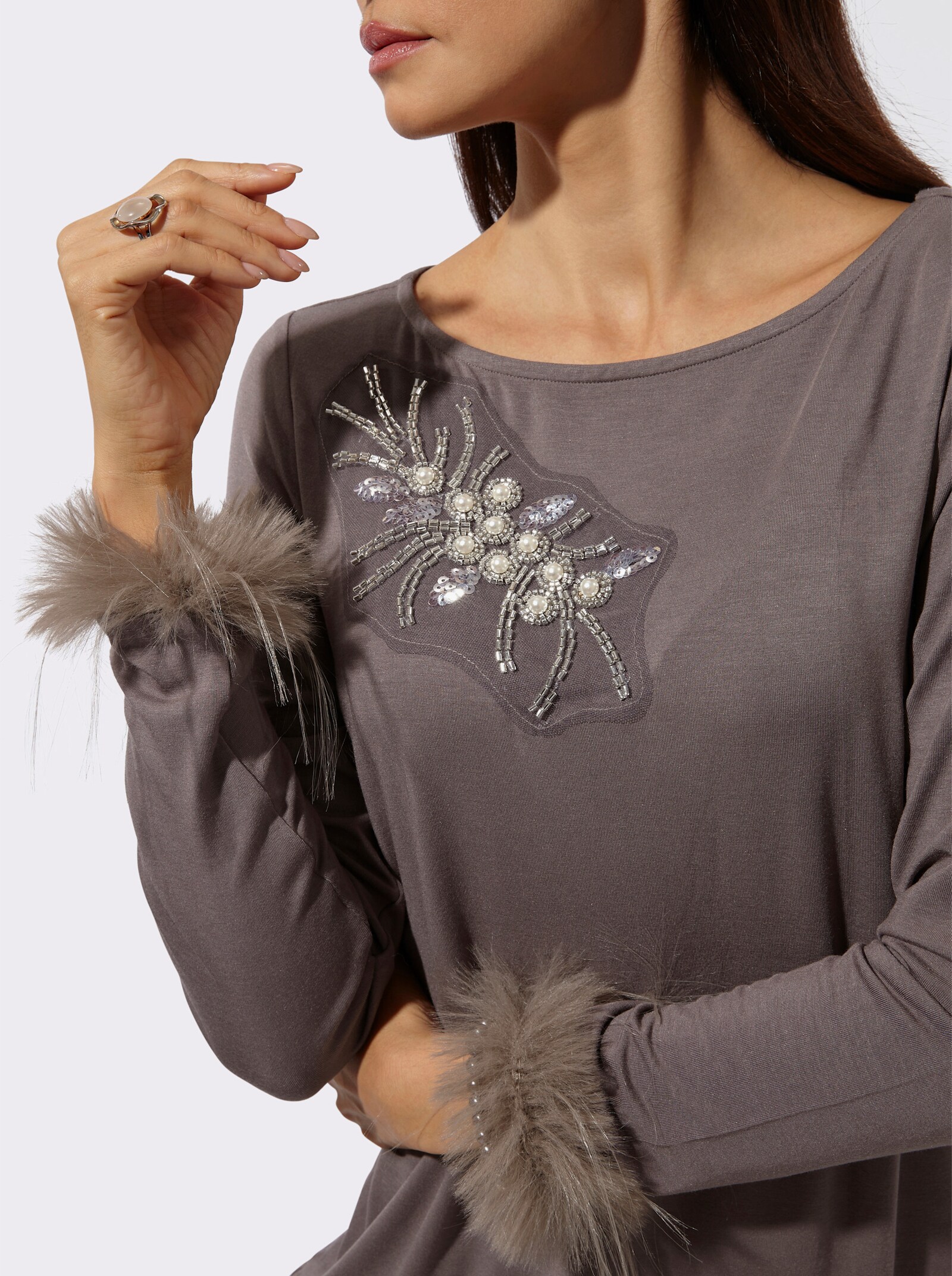 Langarmshirt mit Pailletten und Ziersteinchen - dunkeltaupe