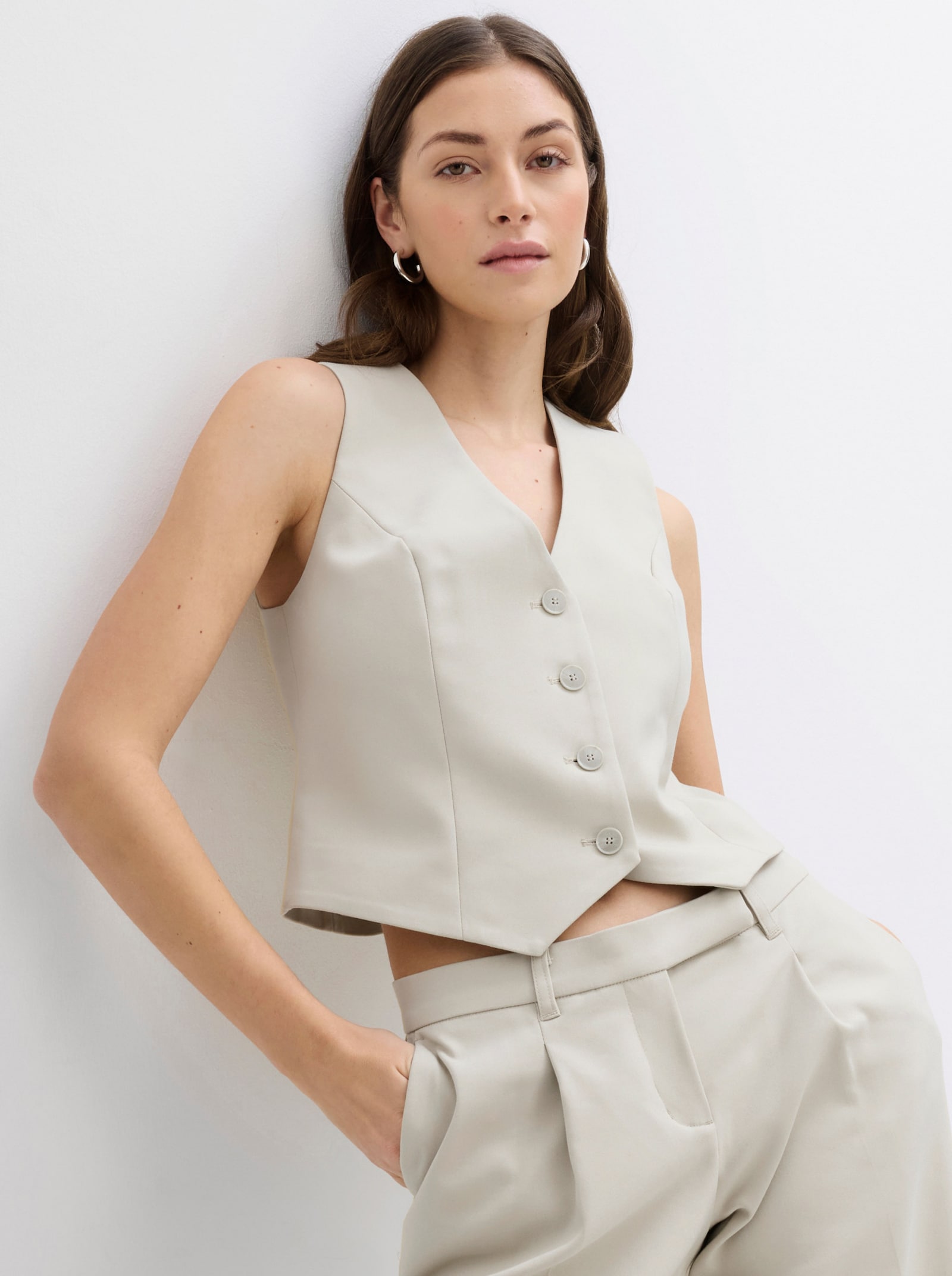 Anzugweste mit spitz zulaufendem Saum - ecru
