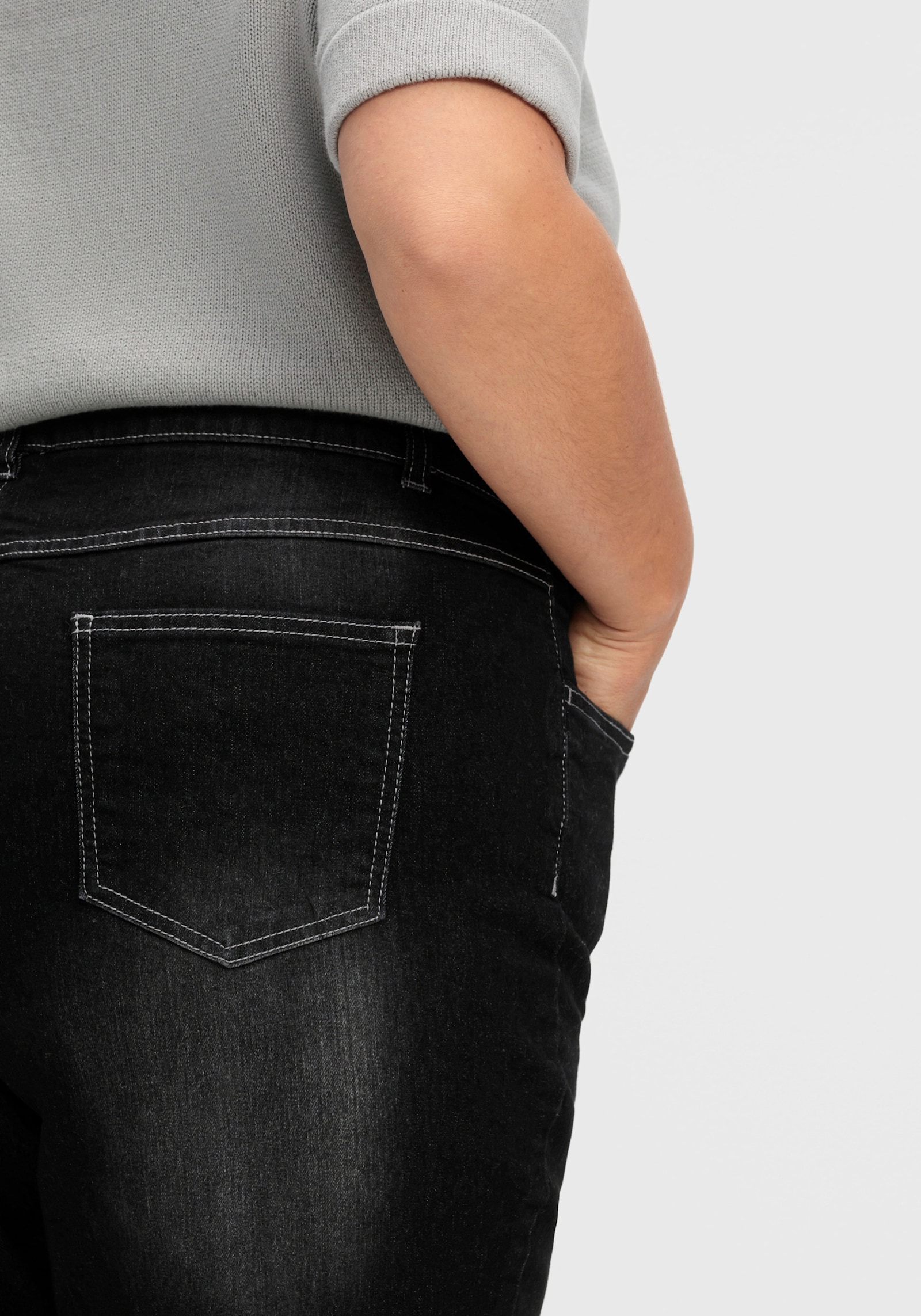 High-waist-Jeans mit innenliegendem Dehnbund - black denim