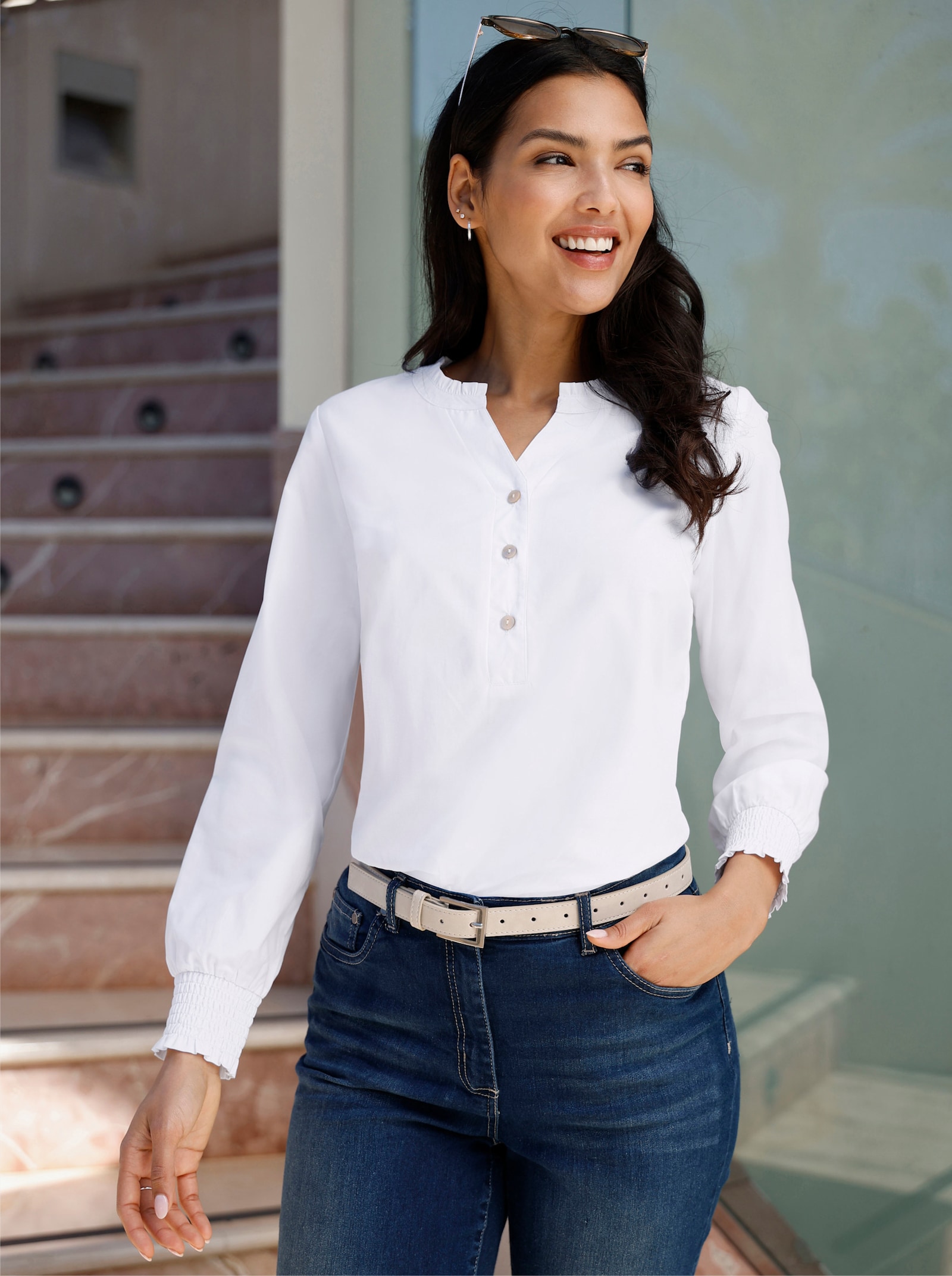 Langarmbluse mit Rüschen am Ausschnitt - weiss